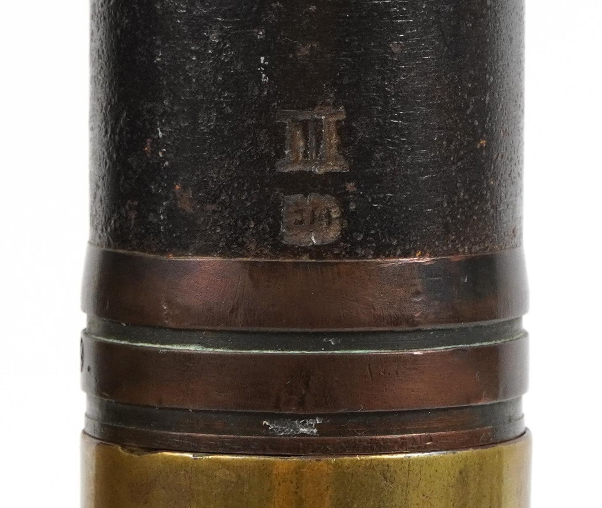 Pair of British military interest ammunition shells with heads, each with impressed marks, 51.5cm - Bild 2 aus 4