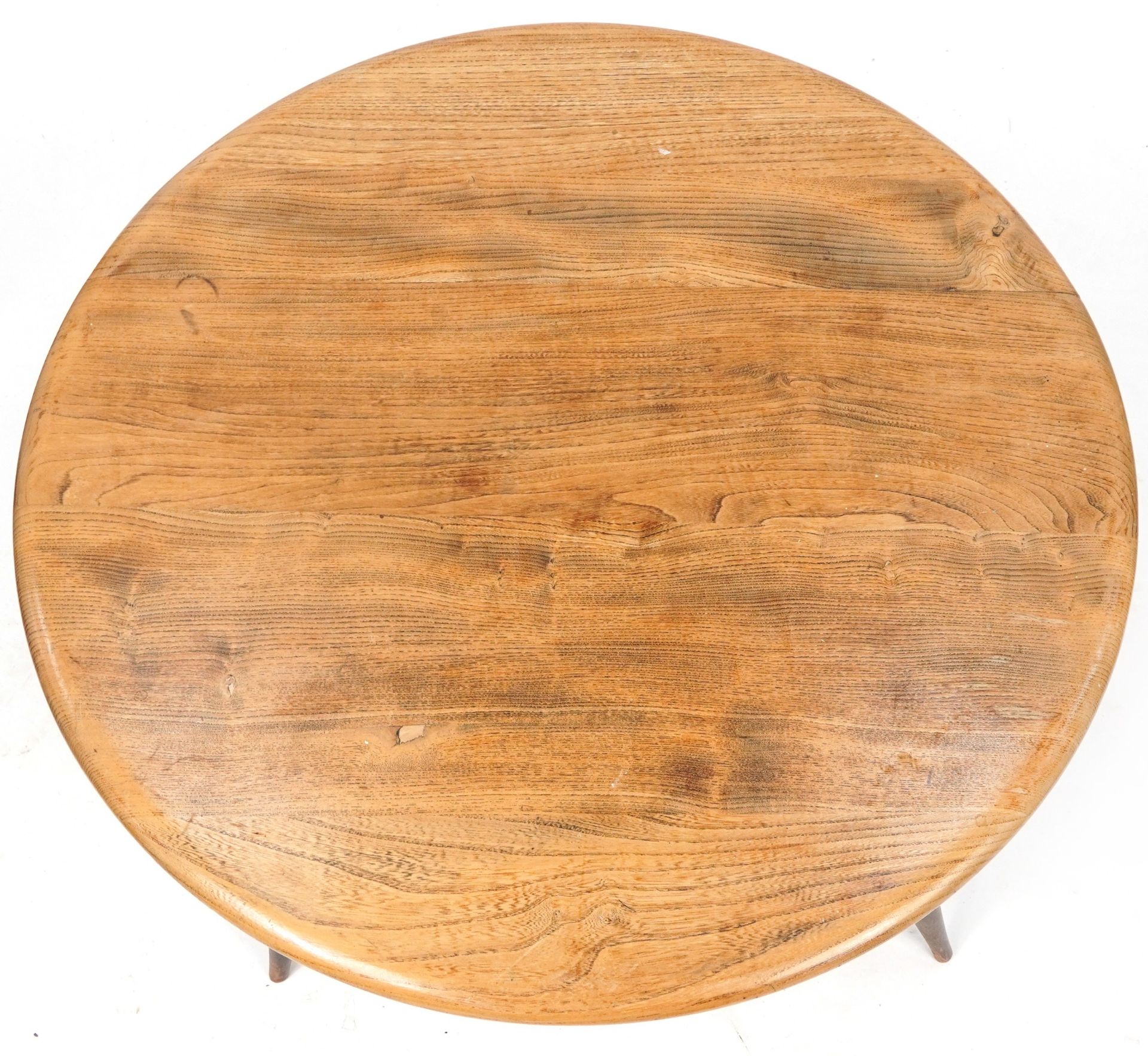 Ercol elm circular occasional table, 44cm high x 74cm in diameter - Bild 2 aus 4