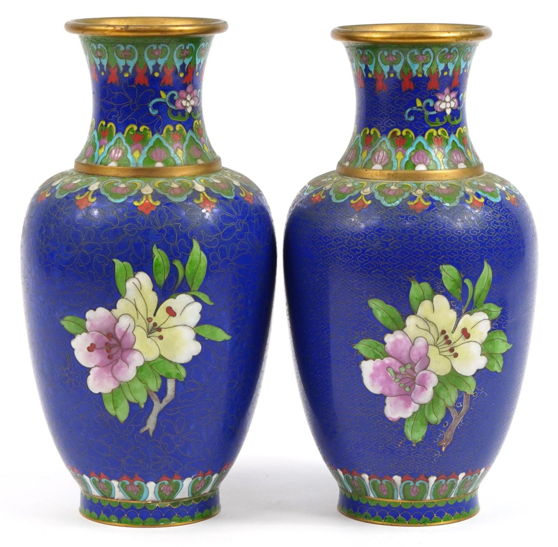 Pair of Chinese cloisonne vases enamelled with birds amongst flowers, each 31cm high - Bild 2 aus 3