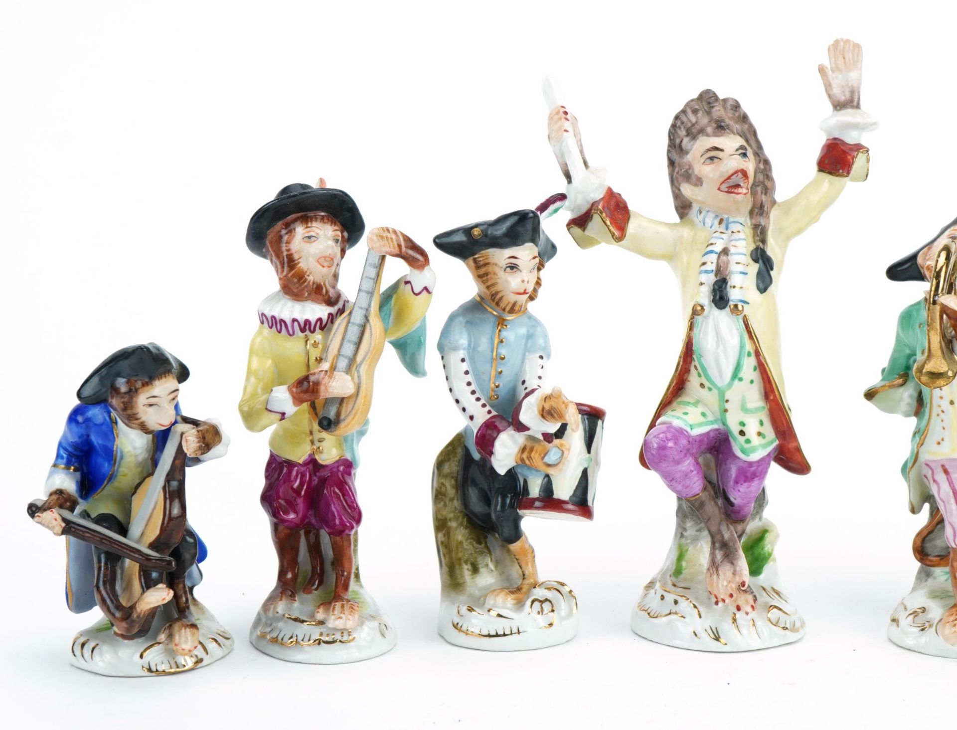 Set of eight continental hand painted porcelain monkey band musicians, 15.5cm high - Bild 2 aus 4