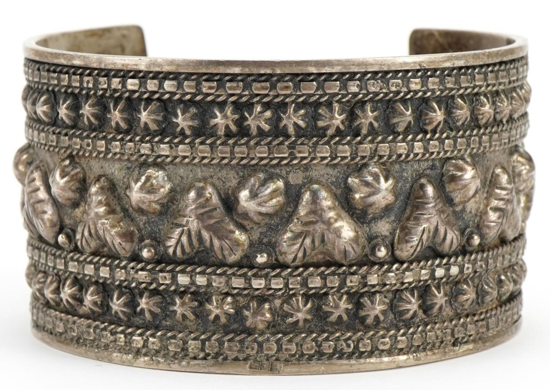 Egyptian silver cuff bracelet, 7cm wide, 68.2g