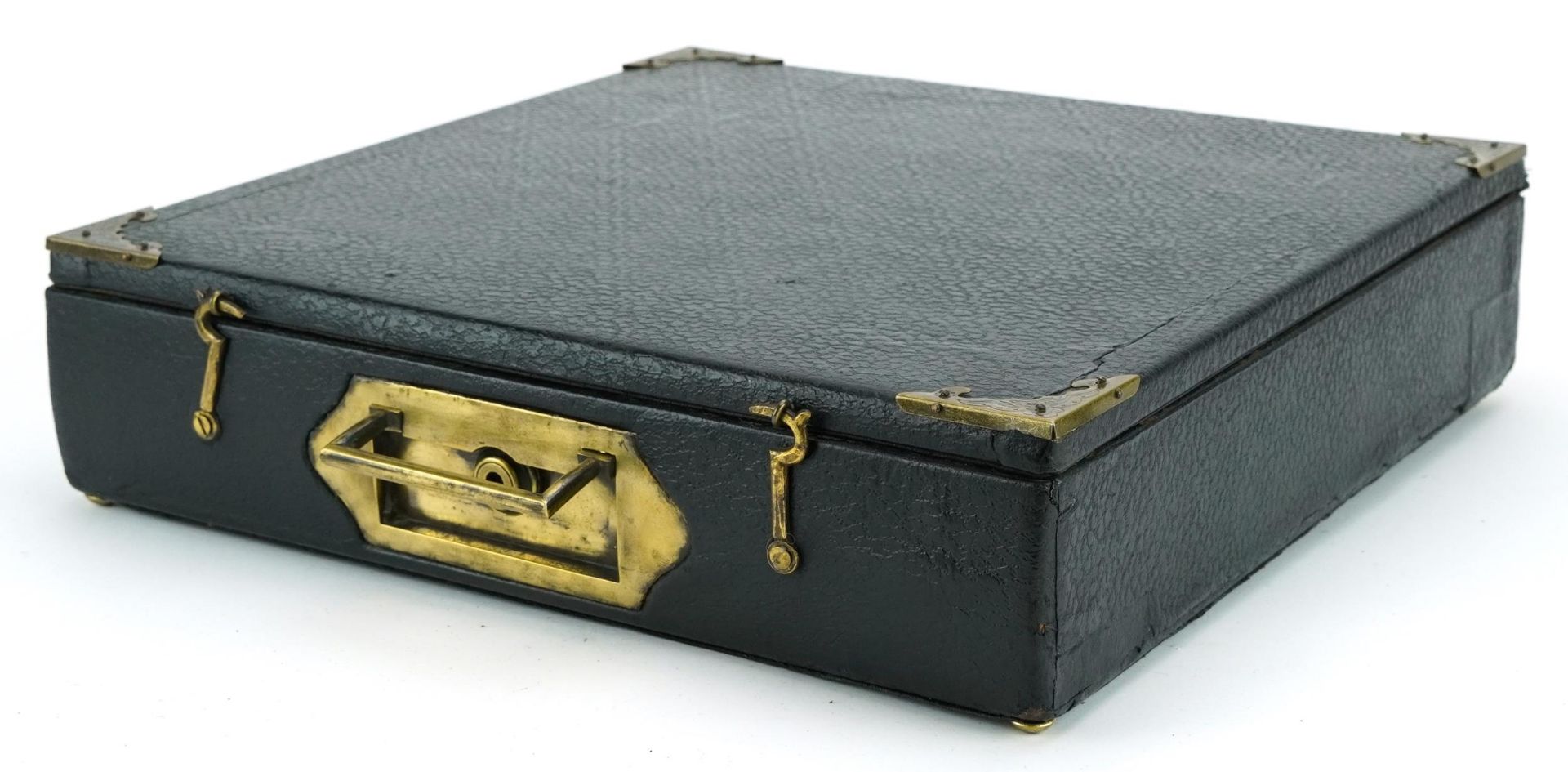 Tooled leather folding Campaign writing box with brass mounts, retailed by Allen. Maker, 37 - Bild 3 aus 3