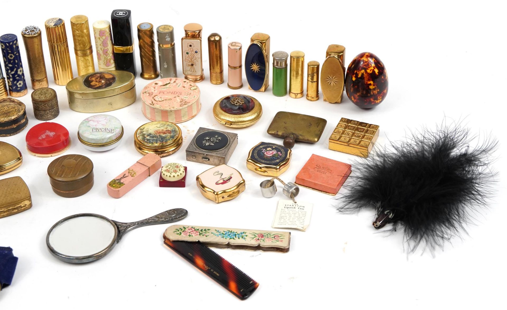 Collection of vintage vanity objects including lipstick cases and compacts - Bild 3 aus 3