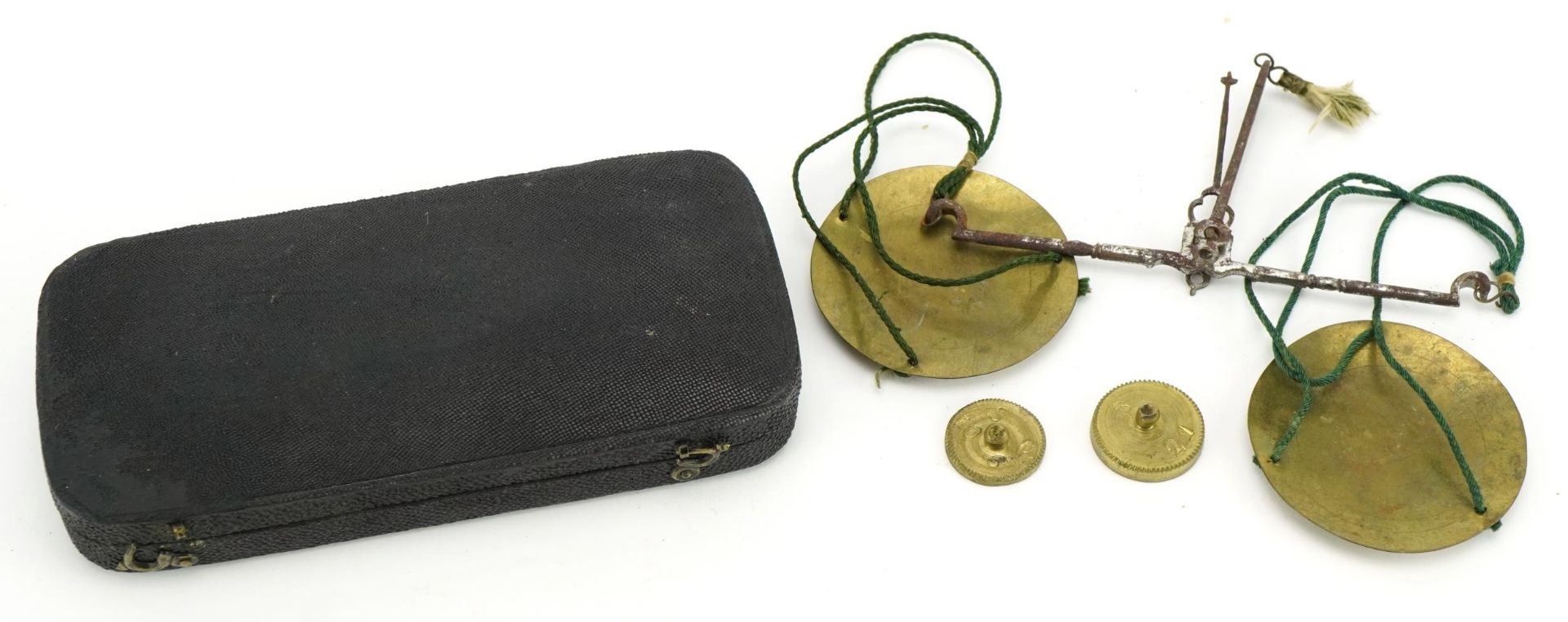 Set of Georgian steel and brass balance scales with weights, housed in a fitted case, 12.5cm wide - Bild 2 aus 2