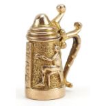 9ct gold opening beer stein charm, 2.6cm high, 7.3g