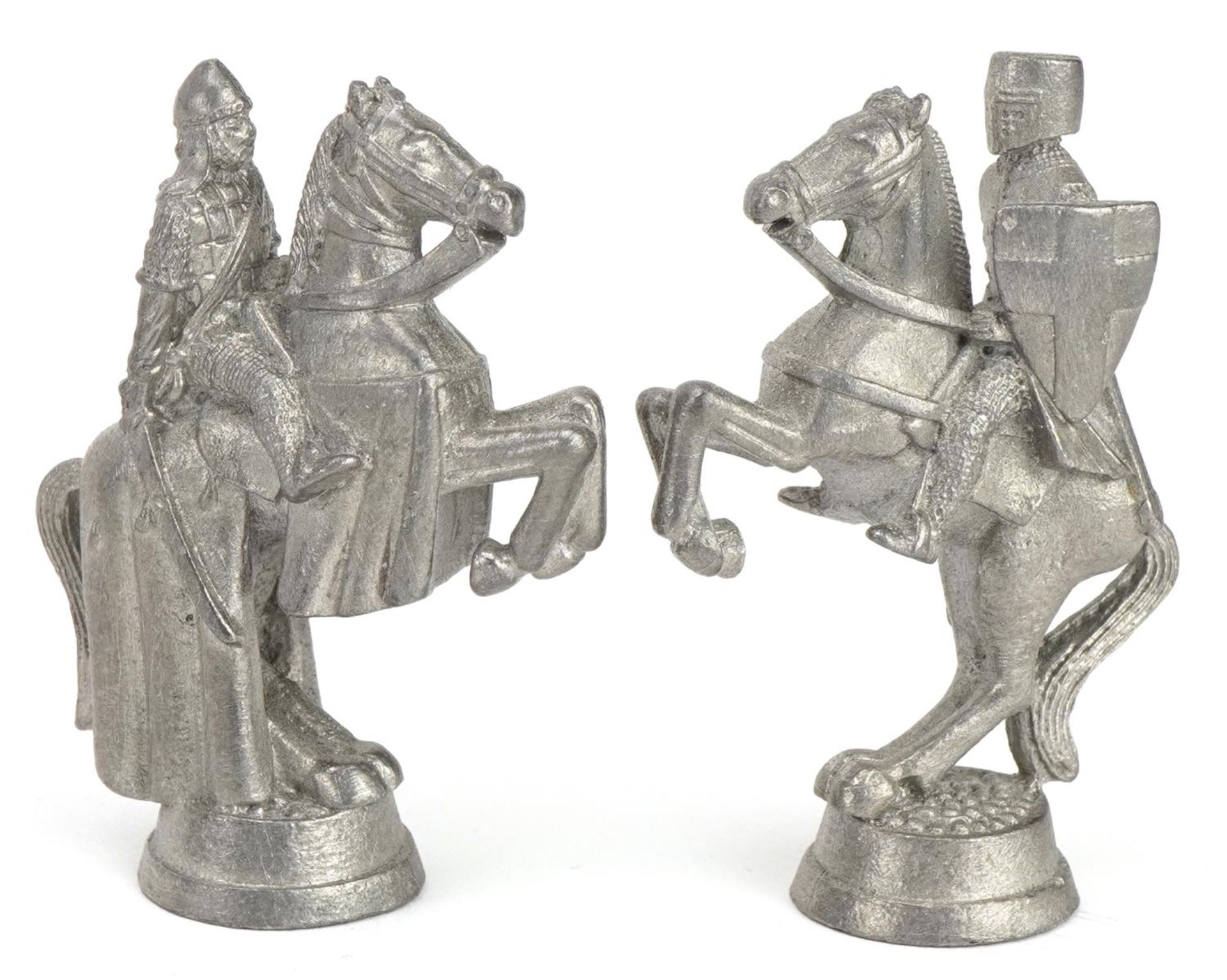 White metal medieval design chess set, the largest pieces 6.5cm high - Image 4 of 6