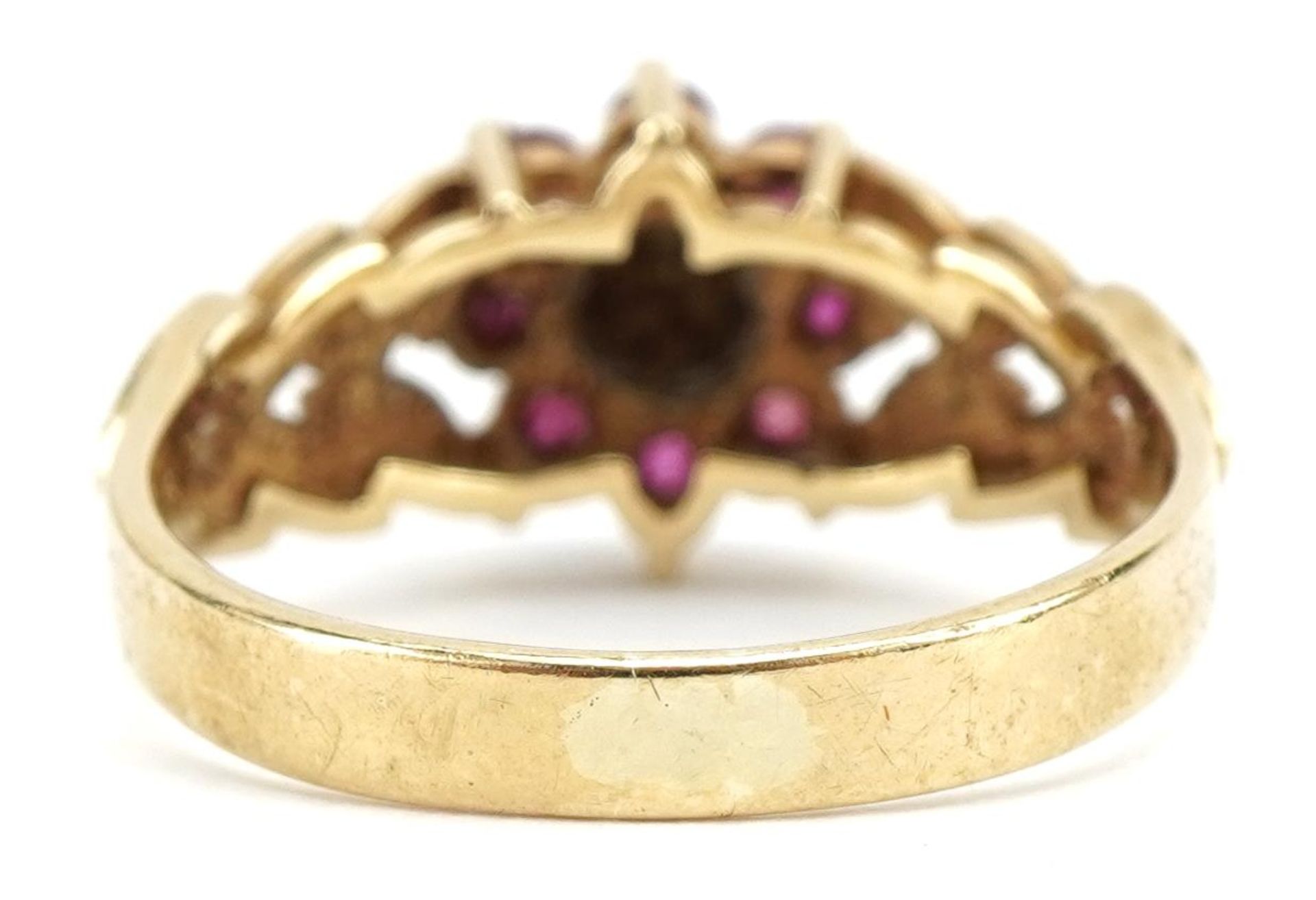 9ct gold ruby and diamond flower head ring, with leaf design shoulders, London 1987, size N, 2.8g - Bild 2 aus 4