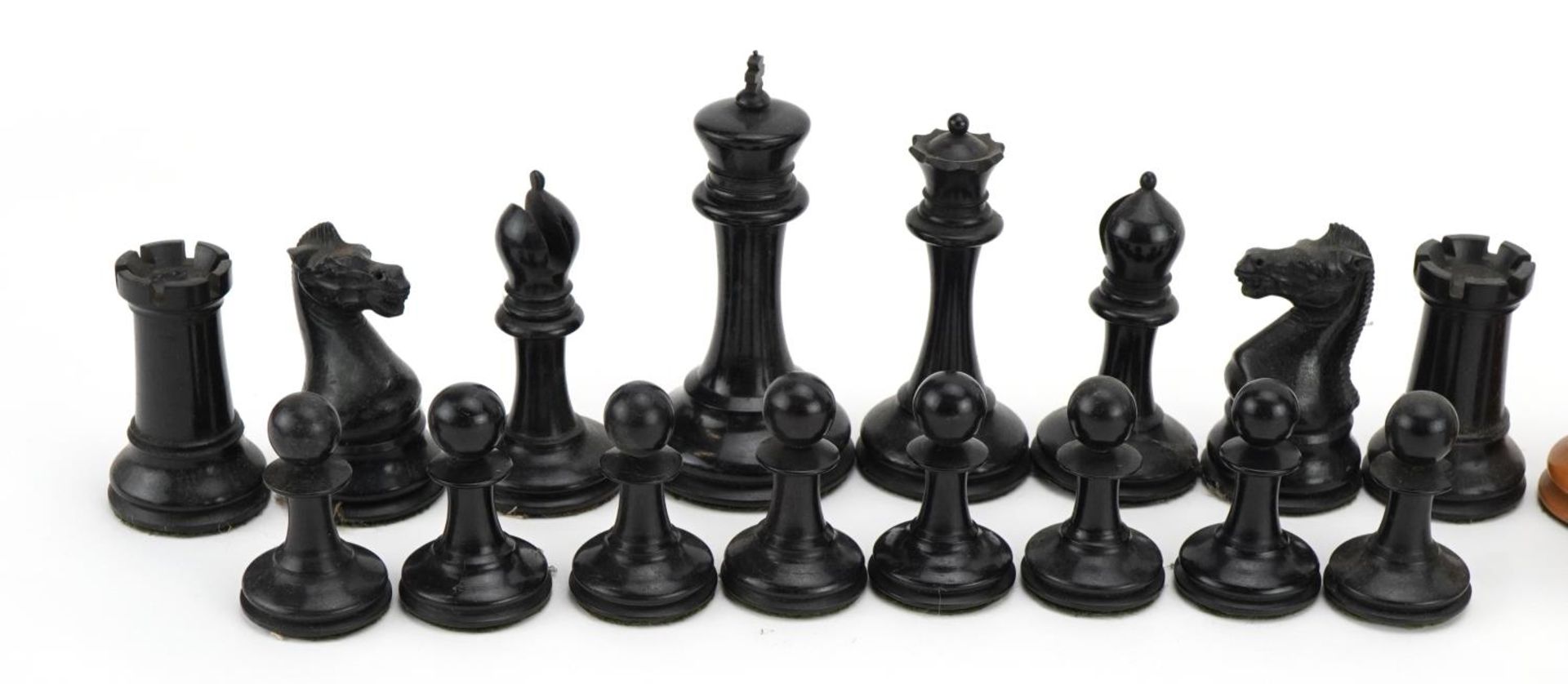 Jaques of London, boxwood and ebony Staunton pattern chess set, the largest pieces each 9cm high - Image 2 of 7