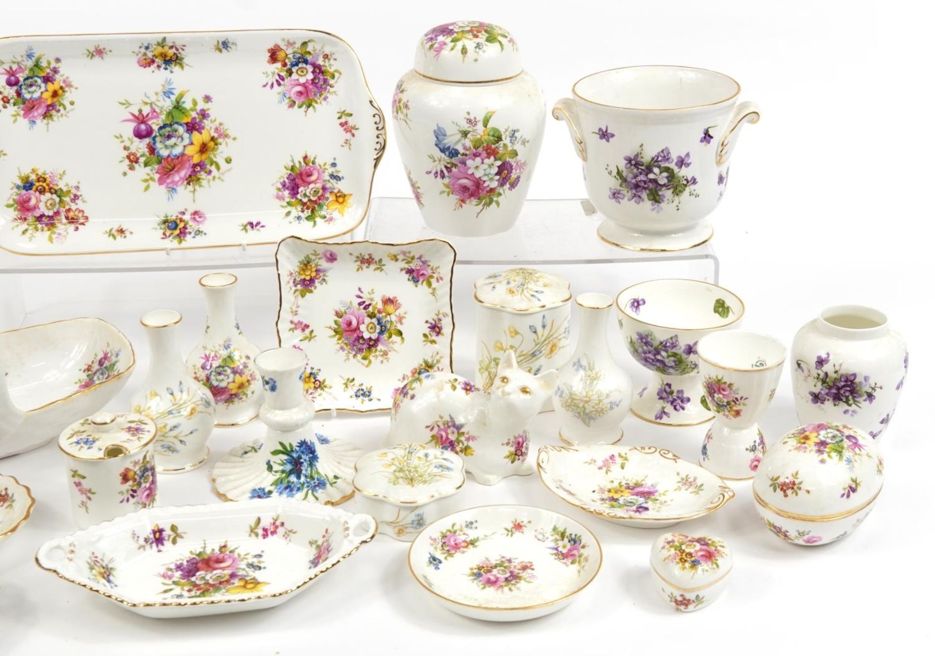 Hammersley collectable china, predominantly Howard Sprays including vases and trefoil dish, the - Bild 3 aus 4