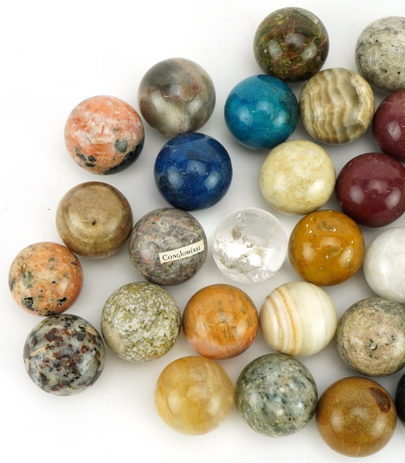 Collection of polished rock and mineral specimen orbs including rock crystal and rose quartz, each - Bild 2 aus 3