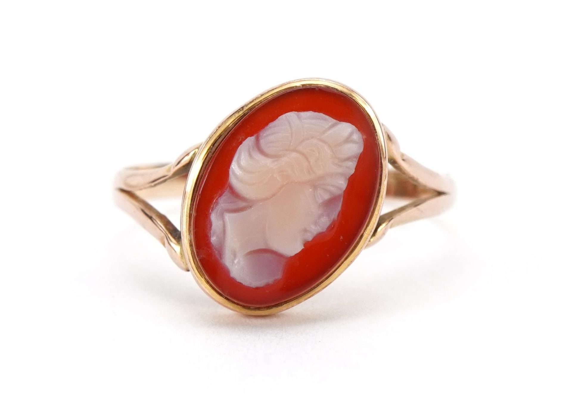 Unmarked gold cameo maiden head ring with split shoulders, size Q, 1.5g