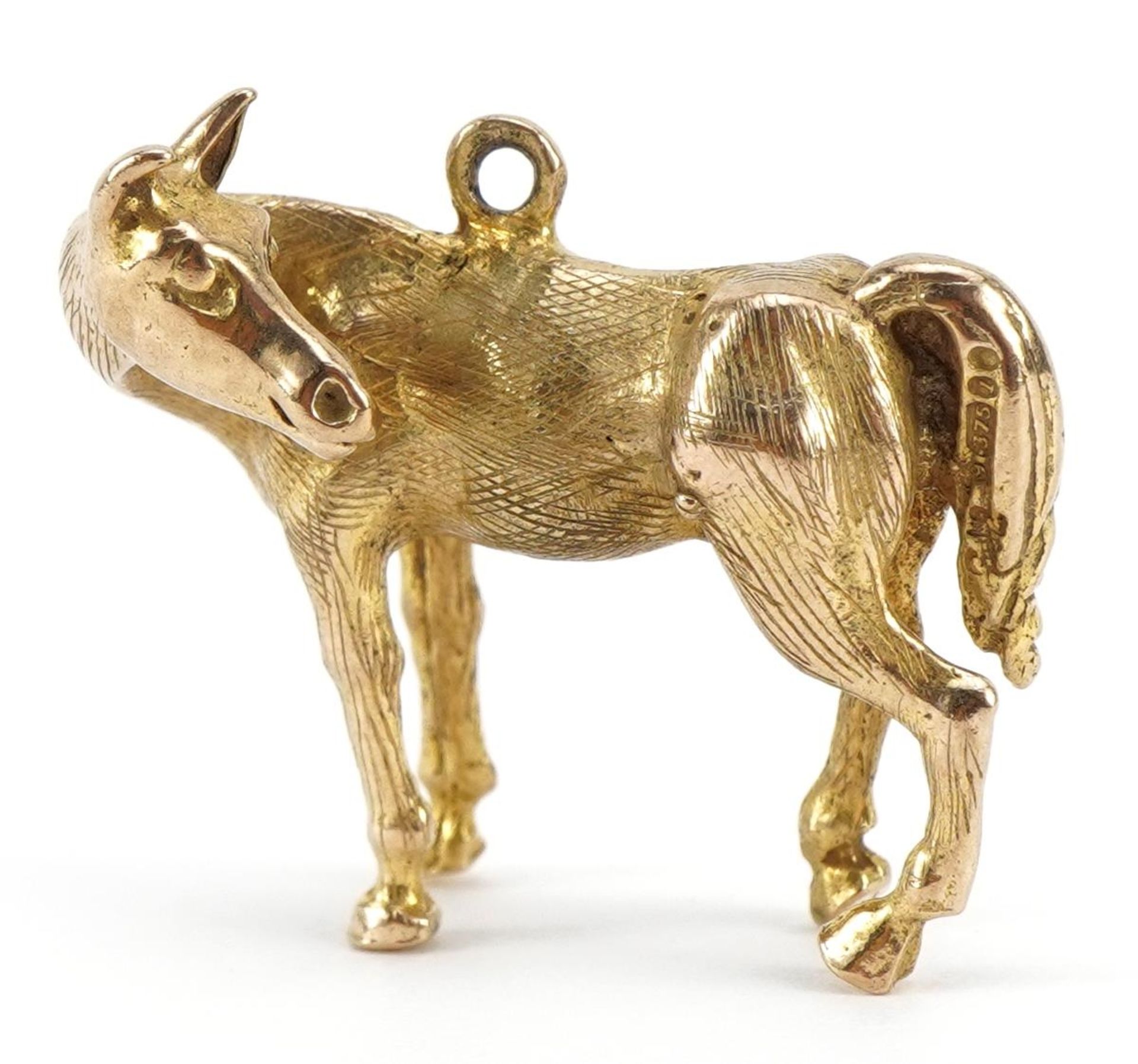 9ct gold horse pendant, 2.3cm high, 7.8g