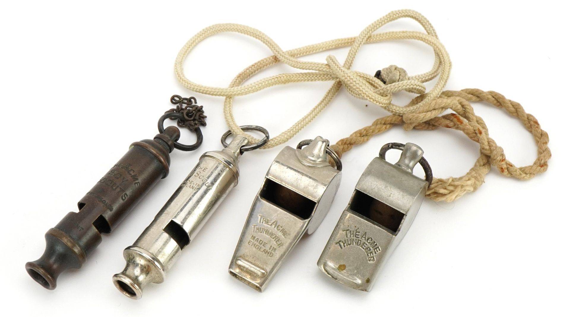 Brass Acme metal scout whistle and two Acme Thunderers, the largest 7.5cm - Bild 2 aus 3