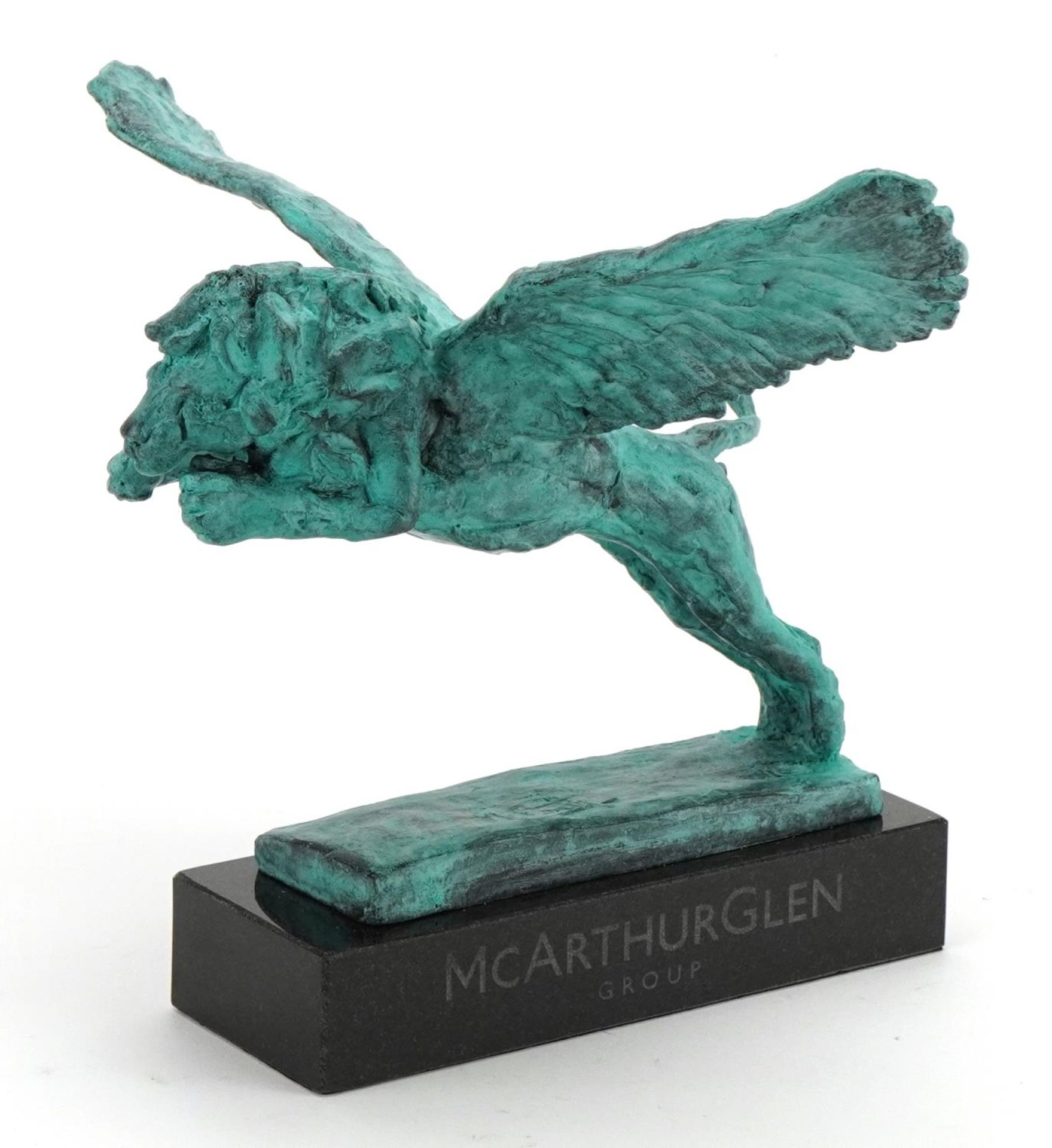 Mark Coreth for McArthur Glen Group, verdigris bronze study of a winged lion raised on a slate - Bild 2 aus 5