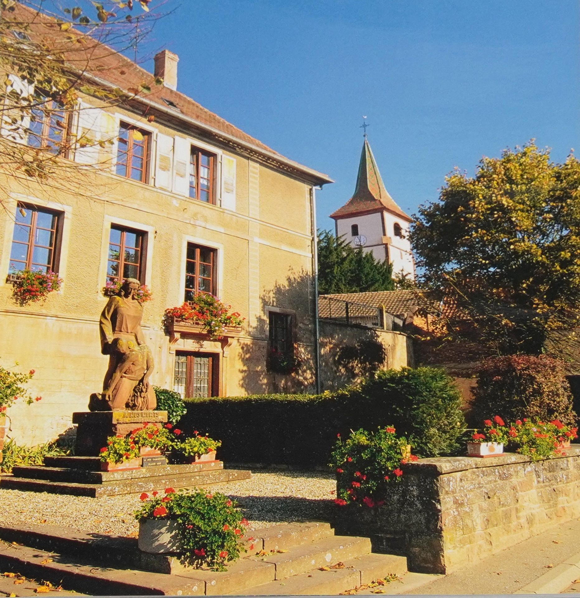 Les Plus Beau Villages d'Alsace hardback book with lots of coloured plates - Image 3 of 8