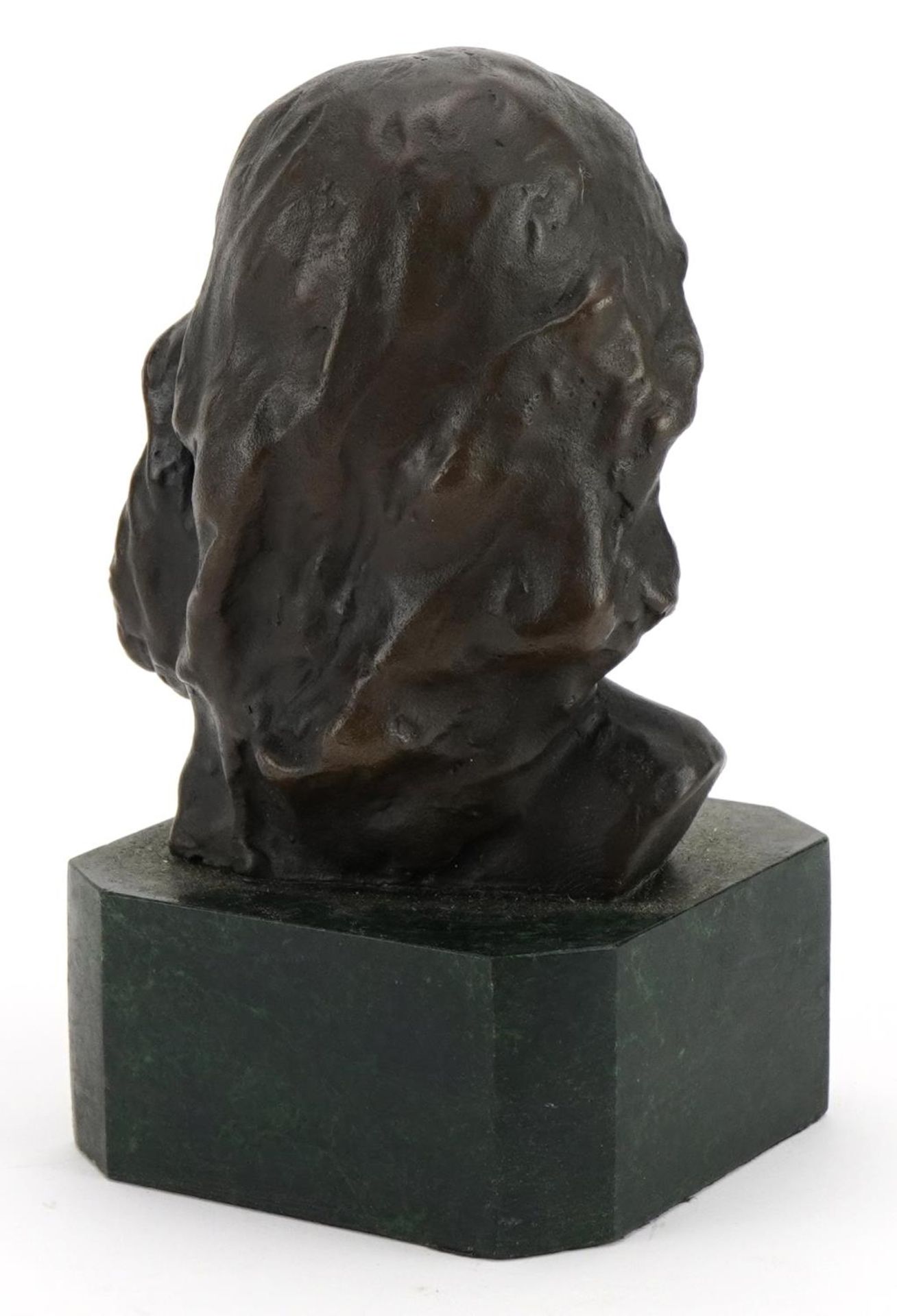 Patinated bronze bust of a female raised on a green marbleised base, 15cm high - Bild 3 aus 4