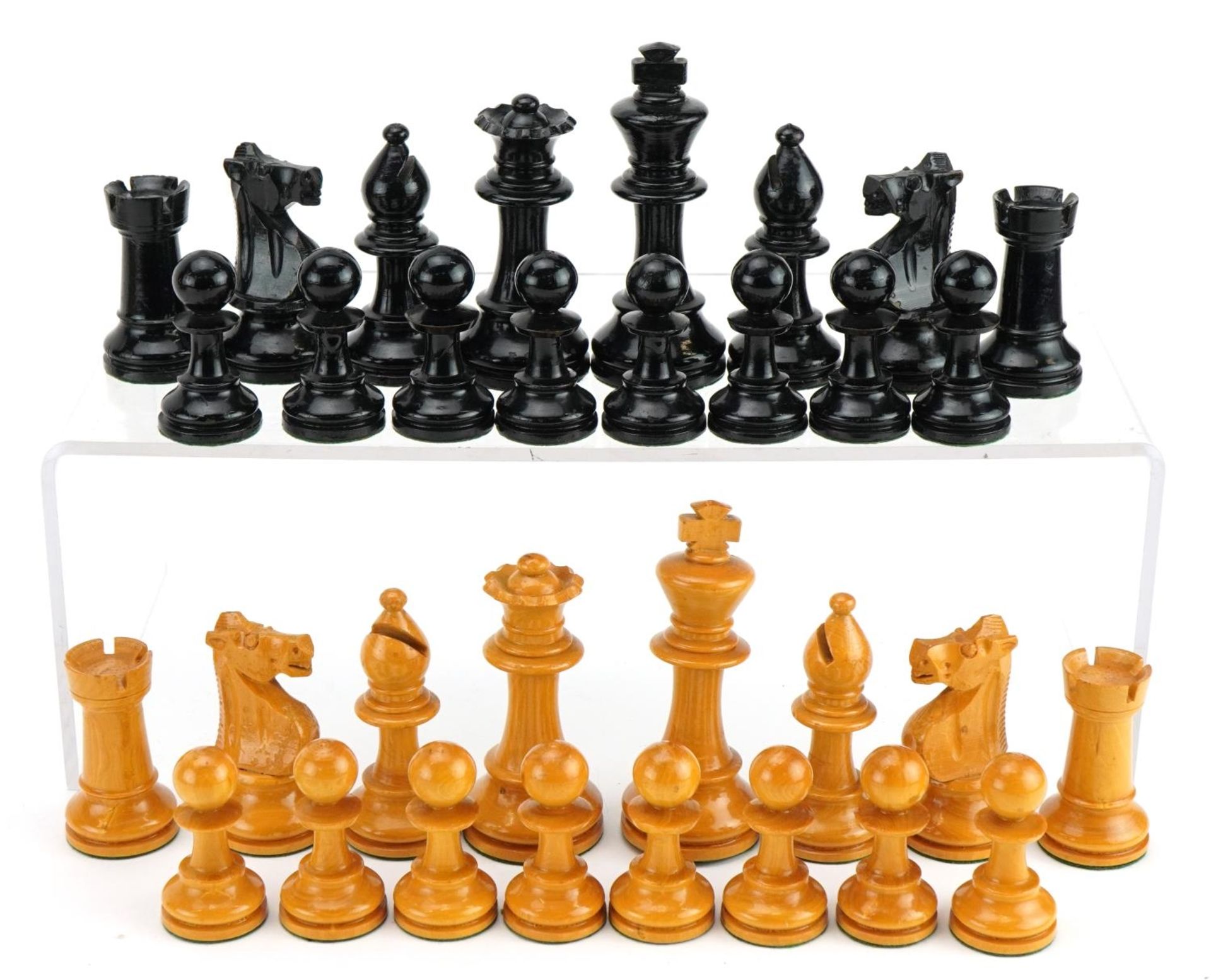 Manner of Jaques, boxwood and ebonised Staunton pattern chess set with velvet lined box, the largest - Image 2 of 7