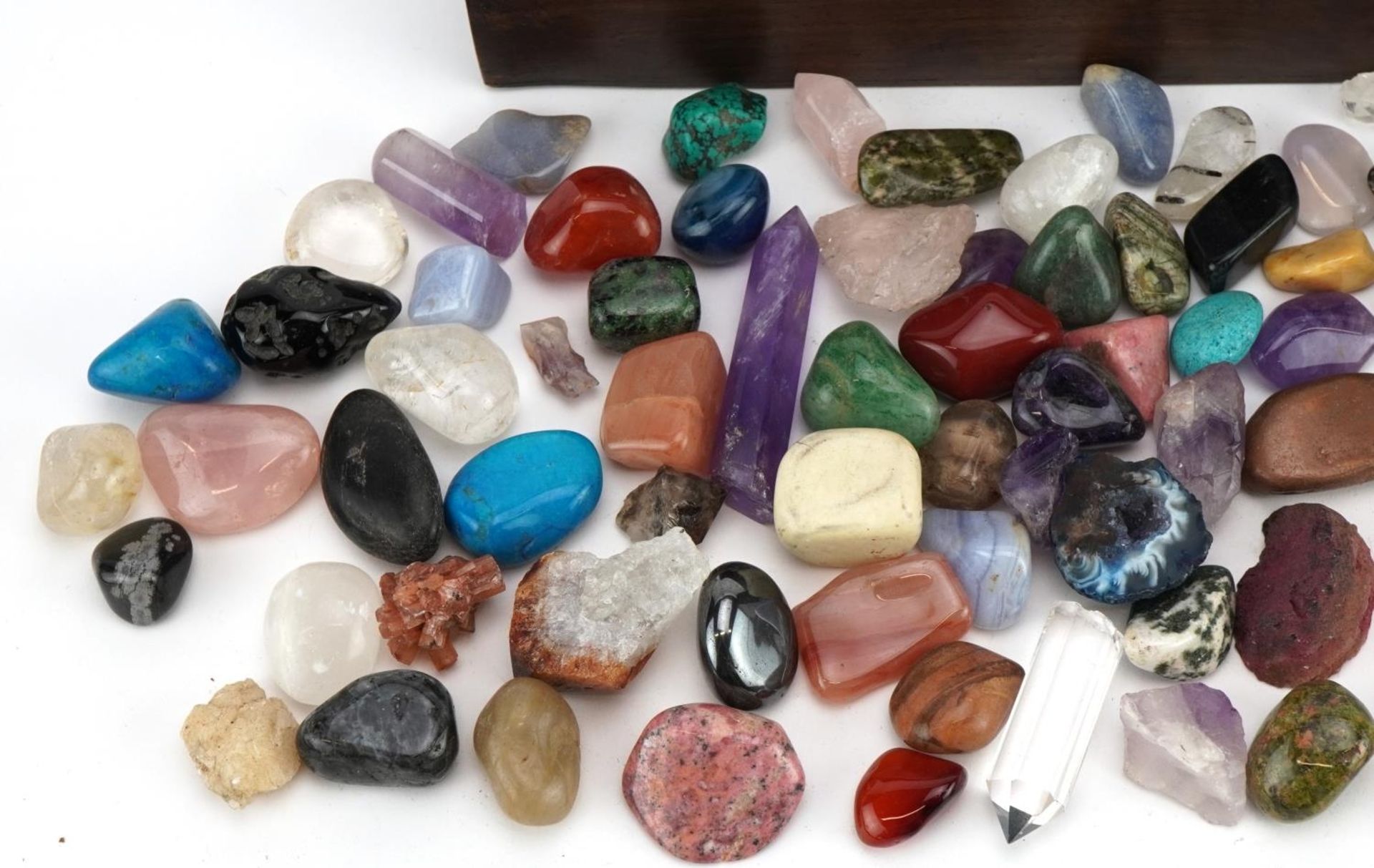 Collection of rock minerals and specimens including rose quartz, tiger's eye, turquoise, lapis - Image 2 of 3