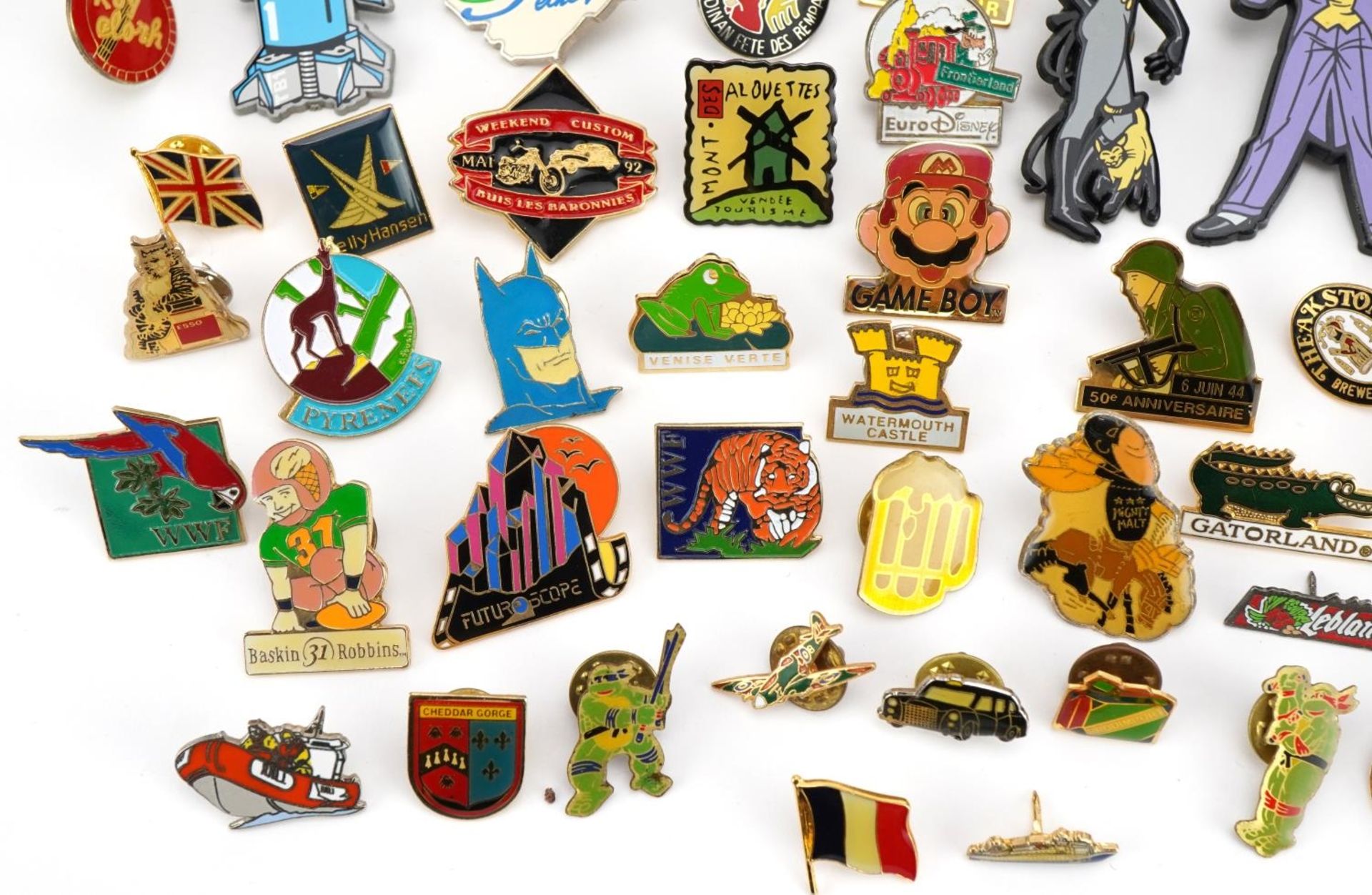 Collection of vintage and later badges, mostly enamelled including Disney Peter Pan, Mr Blobby, Lion - Image 4 of 6