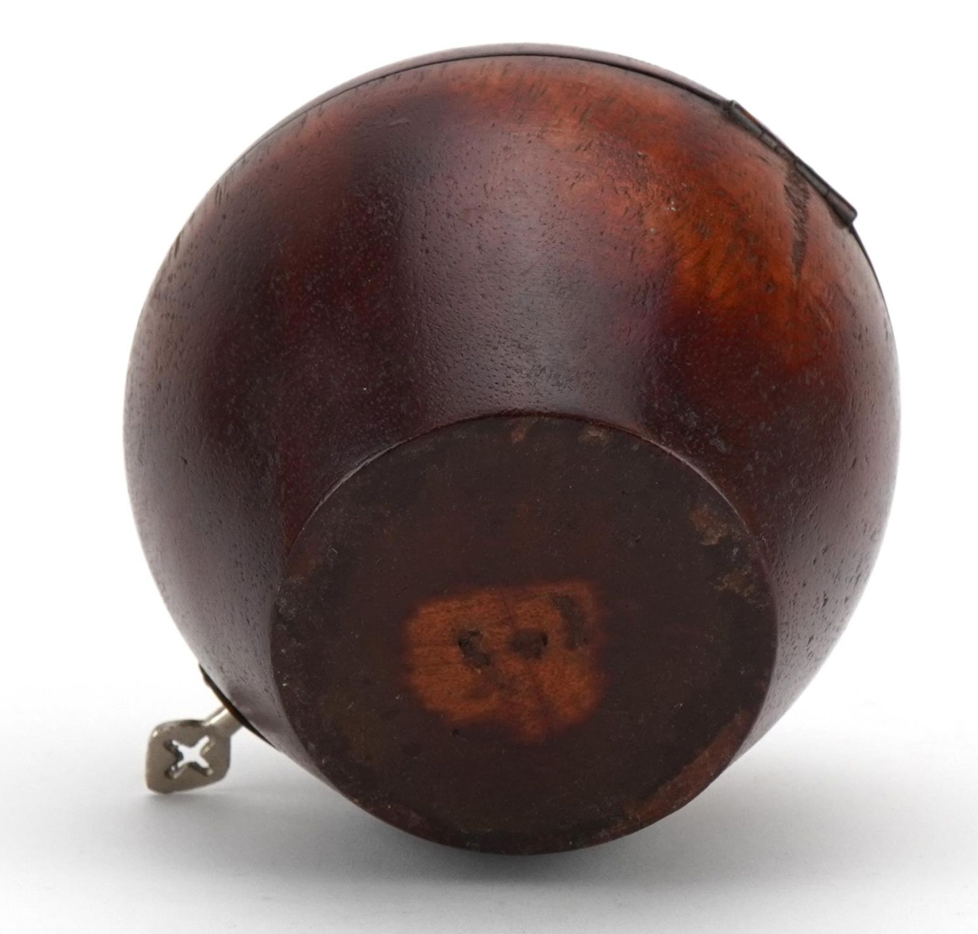 George III style treen tea caddy in the form of an apple, 12.5cm high - Image 4 of 4