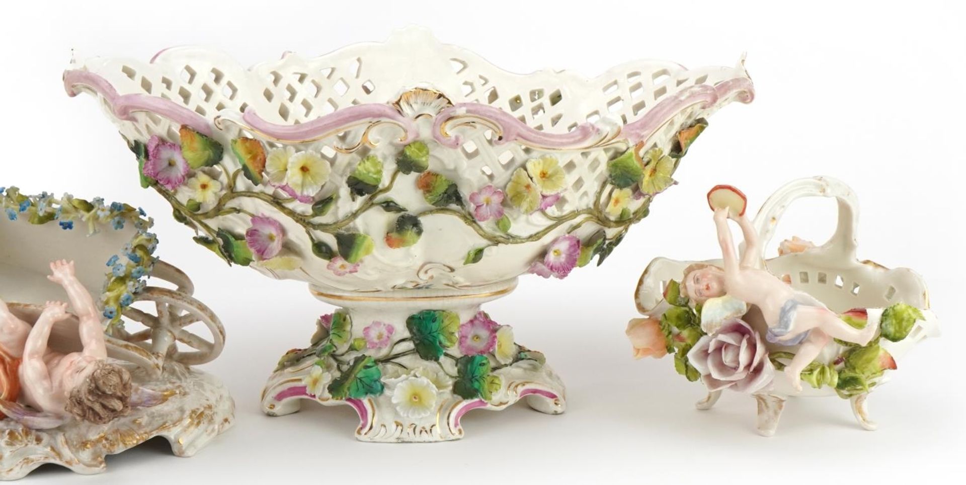 German floral encrusted porcelain including a centrepiece and four footed basket with Putti, the - Bild 3 aus 6