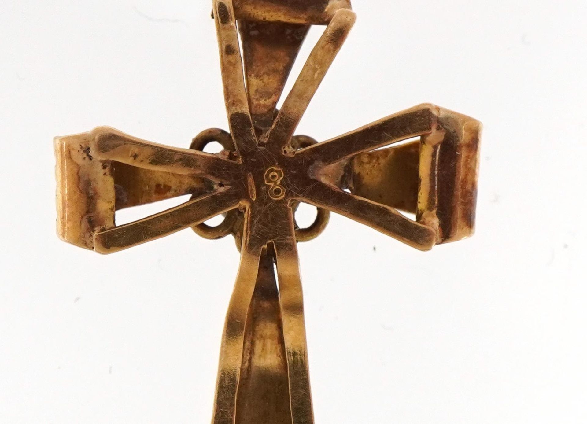 Antique 18ct gold cross pendant with engraved decoration set with a ruby, 2.6cm high, 1.1g - Image 3 of 3