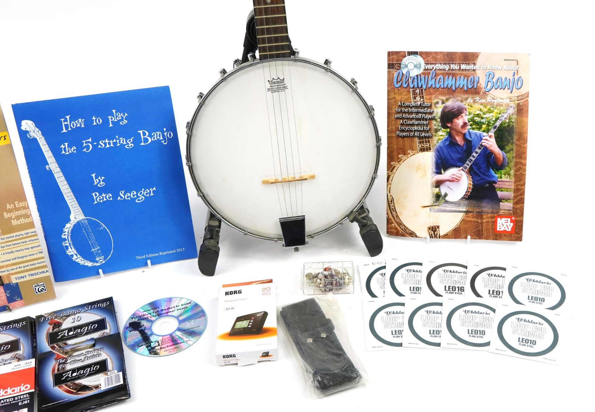Remo Weatherking rosewood banjo with stand, bare strings and music books - Bild 3 aus 4
