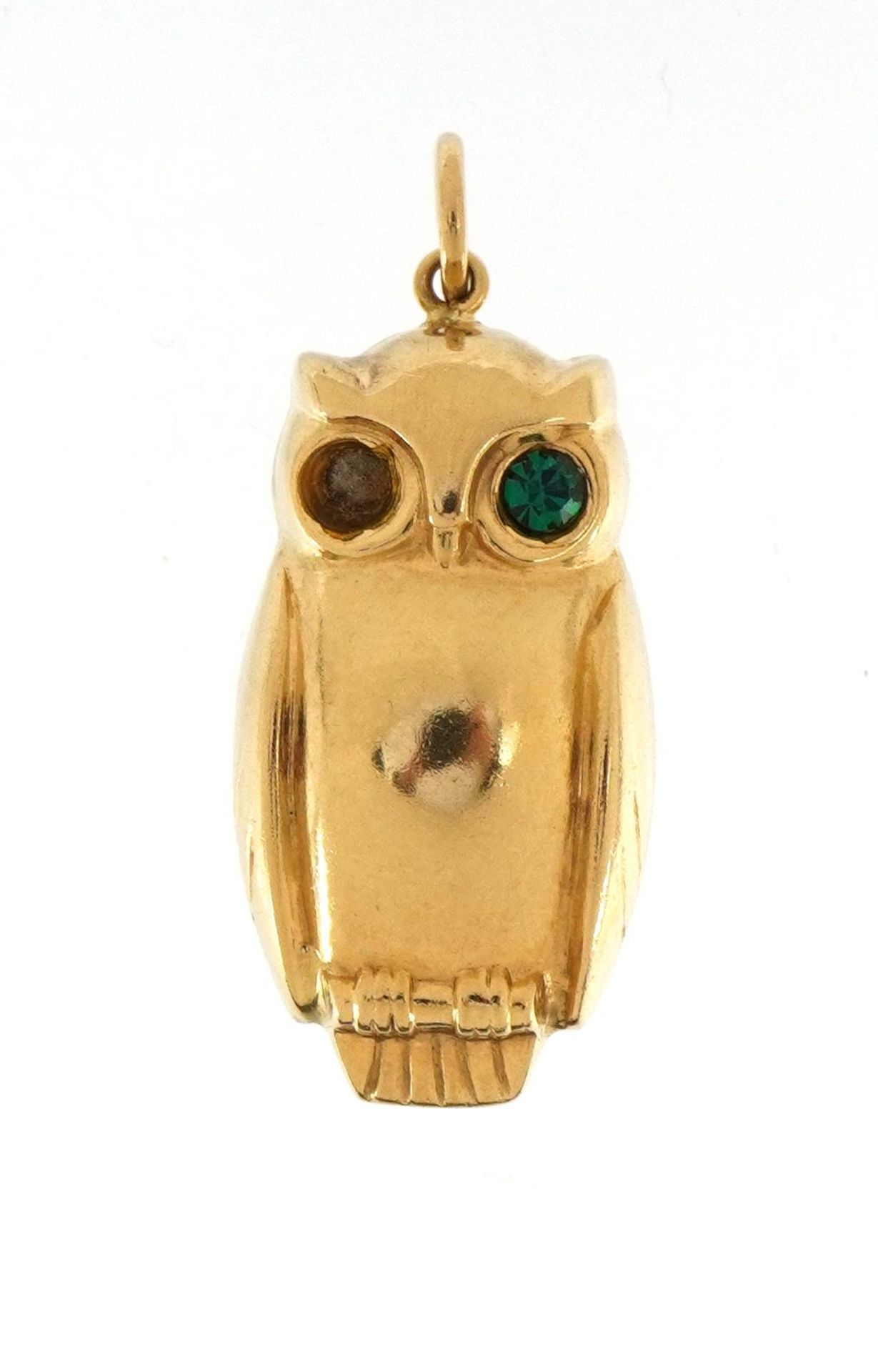 9ct gold owl charm with one eye set with a green stone, 2.5cm high, 1.7g