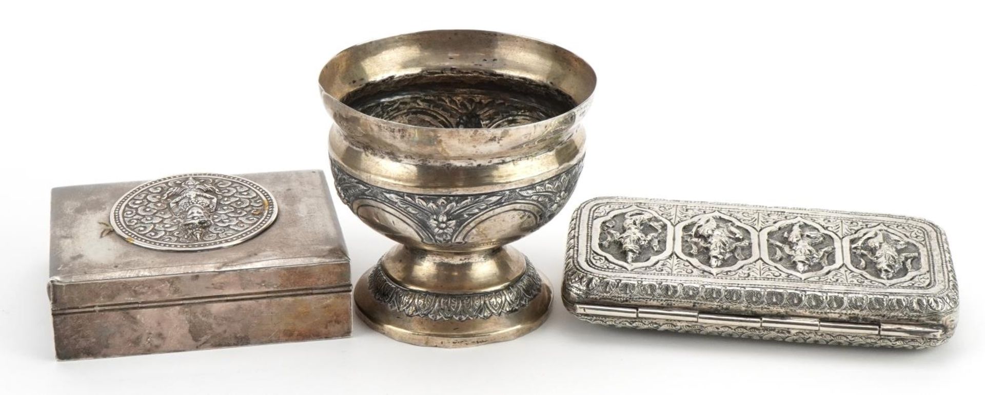 Indian silver and white metal objects comprising a 925 sterling cigarette box, pedestal bowl and - Bild 2 aus 4