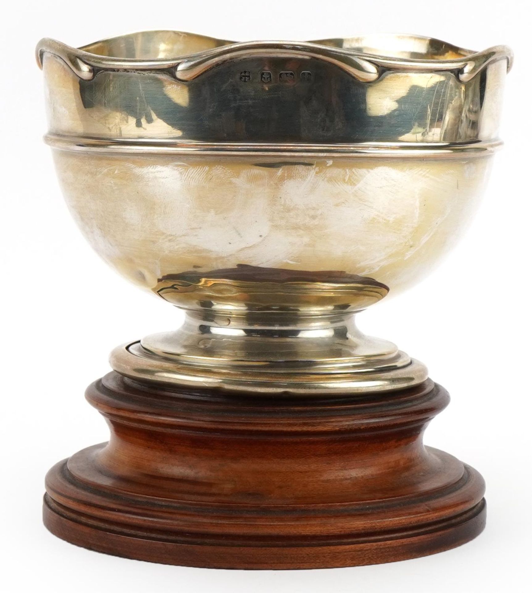 A & J Zimmerman Ltd, Edwardian silver pedestal bowl raised on a turned wood base, 13.5cm high x 12cm - Bild 2 aus 4