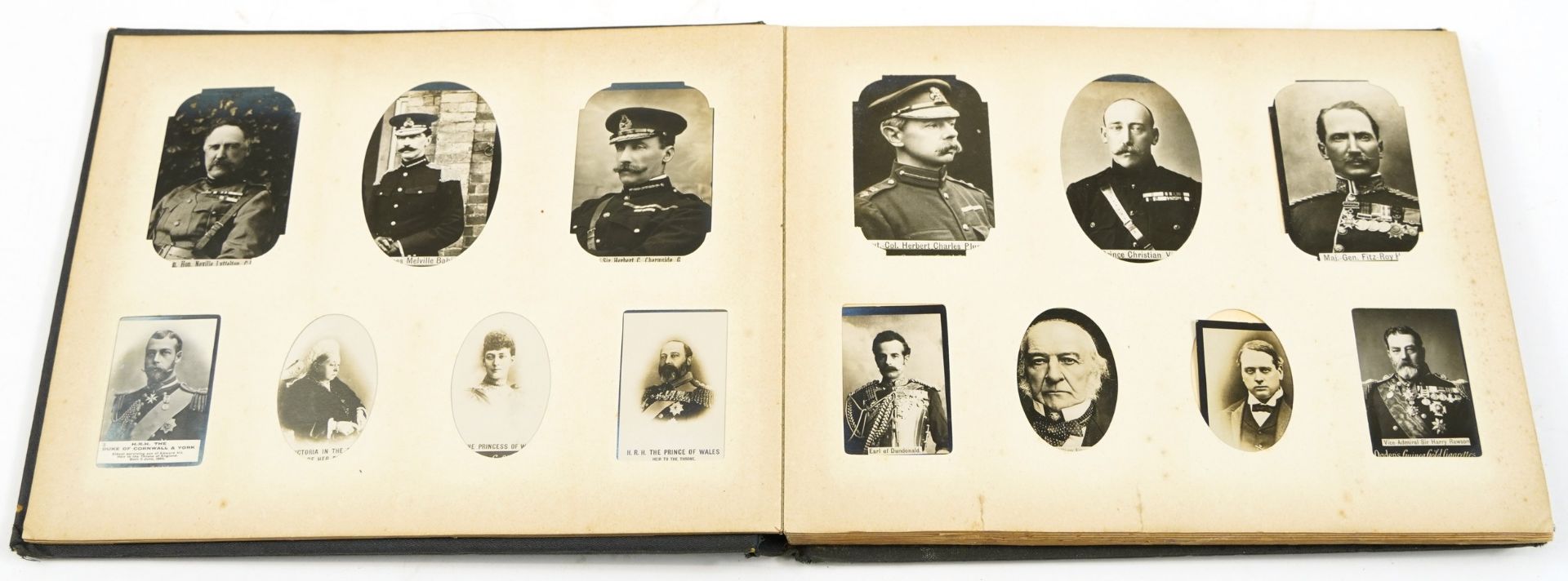 Ogden's photo album with photos including Lord Kitchener, Baden Power and theatrical actresses - Bild 2 aus 10