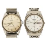 Two gentlemen's wristwatches comprising Cyma manual wind Navystar and stainless steel Seiko quartz