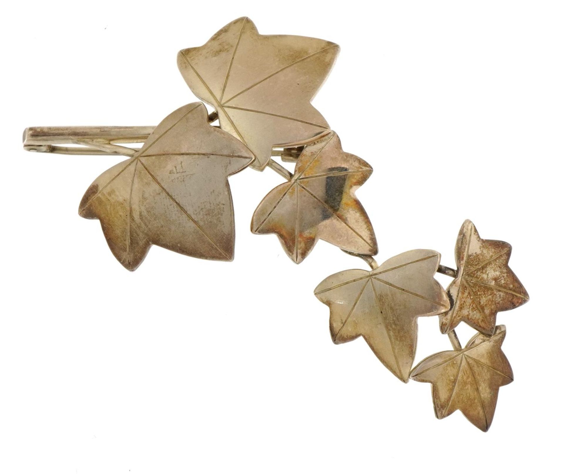 Geoffrey Bellamy for Ivan Tarratt, silver ivy leaf brooch, Birmingham 1964, 7.4cm wide, 11.6g