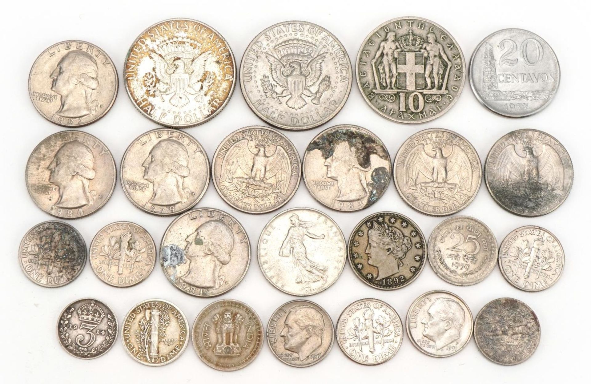 Antique and later American coinage including dollars, half dollars and quarter dollars, 120.5g