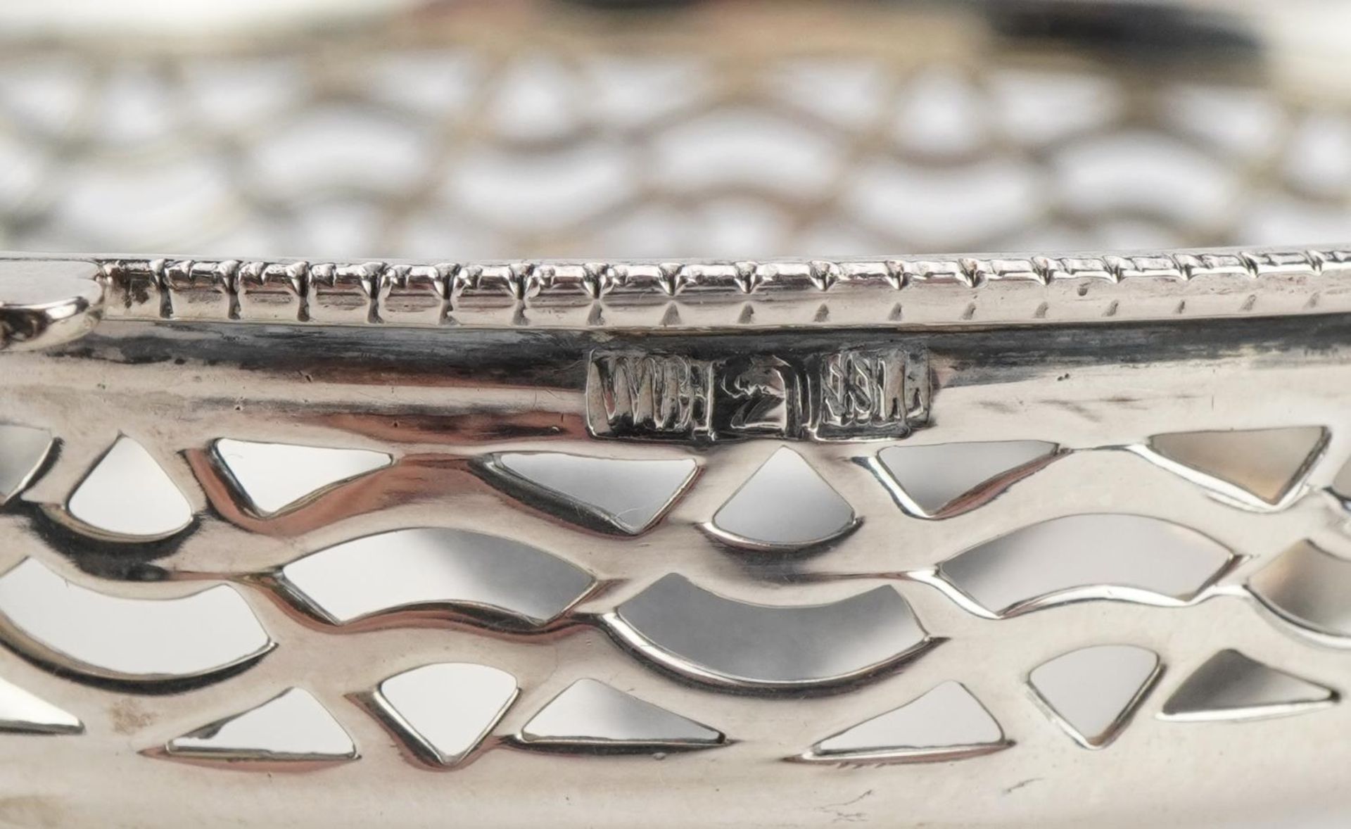 Pair of continental Arts & Crafts pierced silver pedestal bonbon dishes with twin handles, 5cm - Bild 4 aus 4