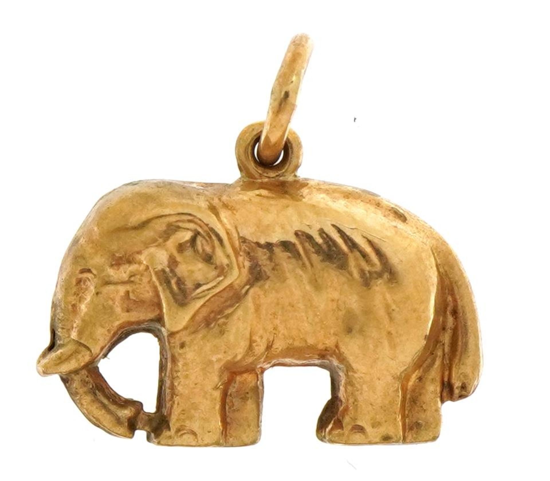 9ct gold elephant charm, 1.6cm wide, 0.8g