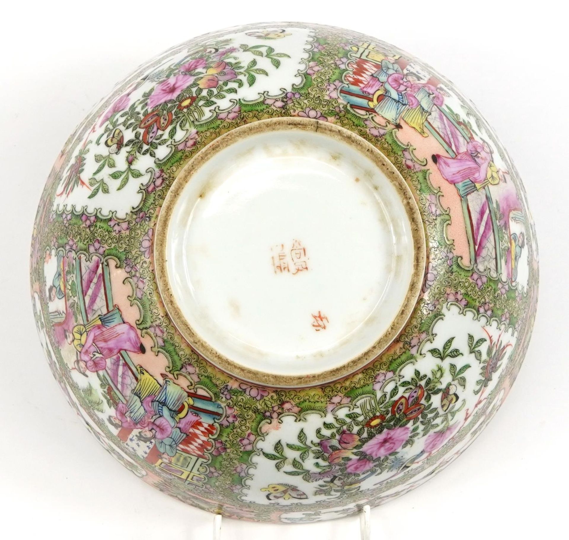 Chinese Canton porcelain bowl raised on hardwood stand hand painted in the famille rose palette with - Bild 4 aus 4