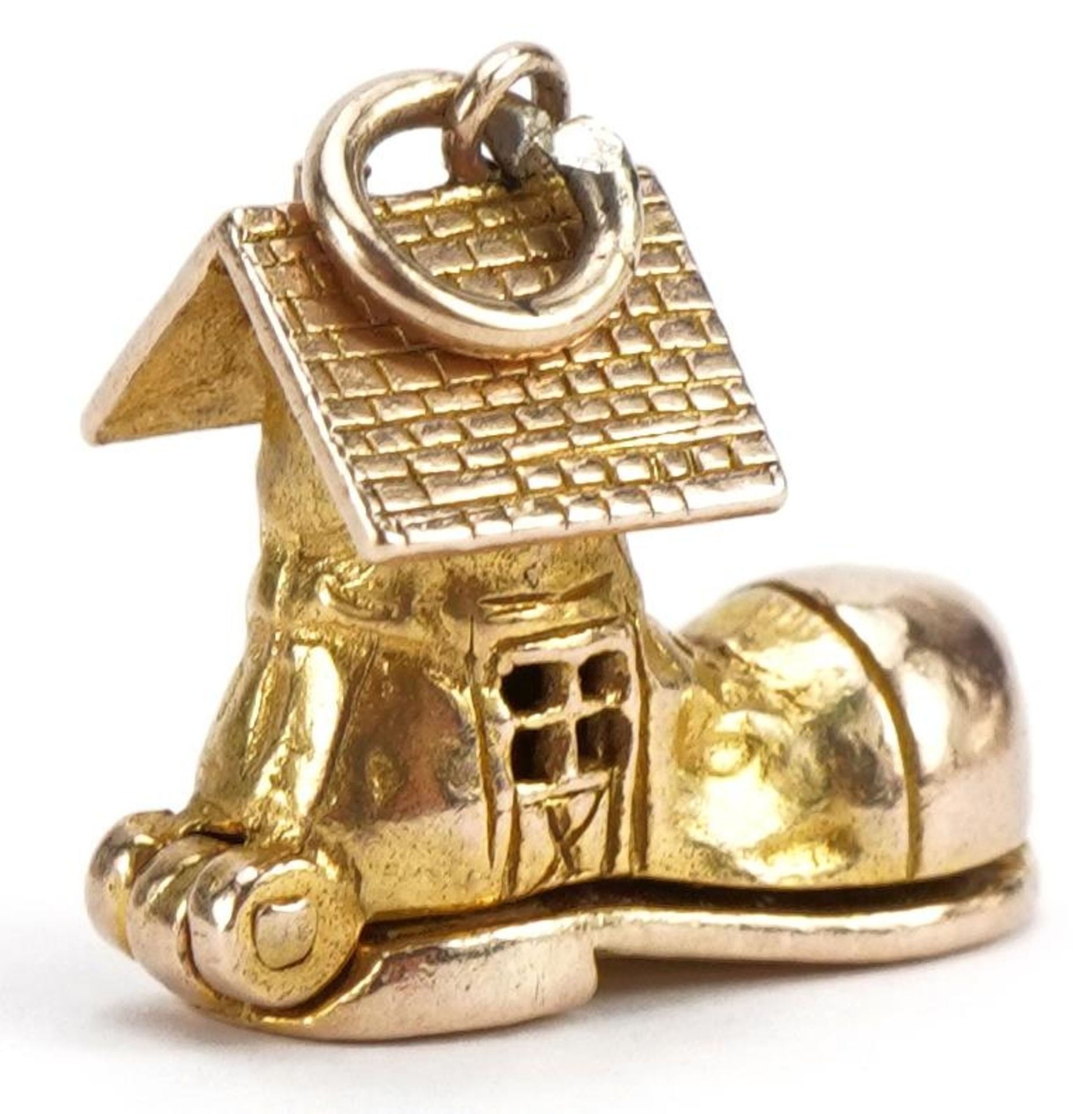 9ct gold shoe charm opening to reveal enamelled figures, 1.5cm high, 3.8g - Image 3 of 5