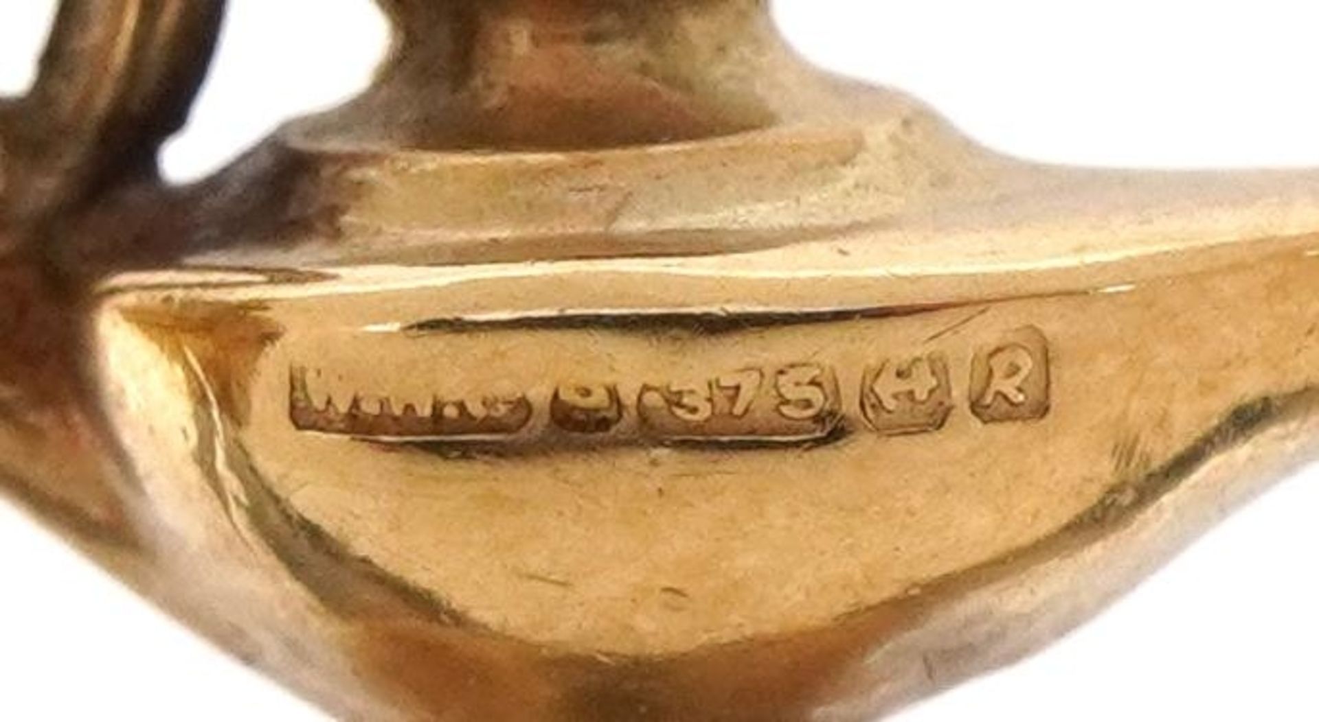 Two 9ct gold charms comprising oil lamp and vessel, the largest 1.6cm high, total 1.2g - Bild 3 aus 3