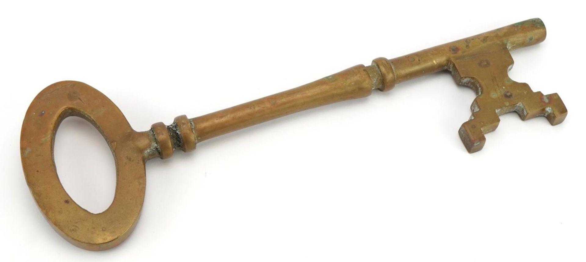 Oversized brass key, 36cm in length - Image 2 of 2