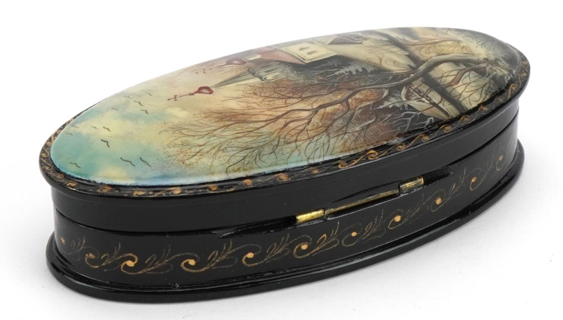 Russian lacquered box with hinged lid hand painted with a snowy landscape, 12cm in length - Image 3 of 5