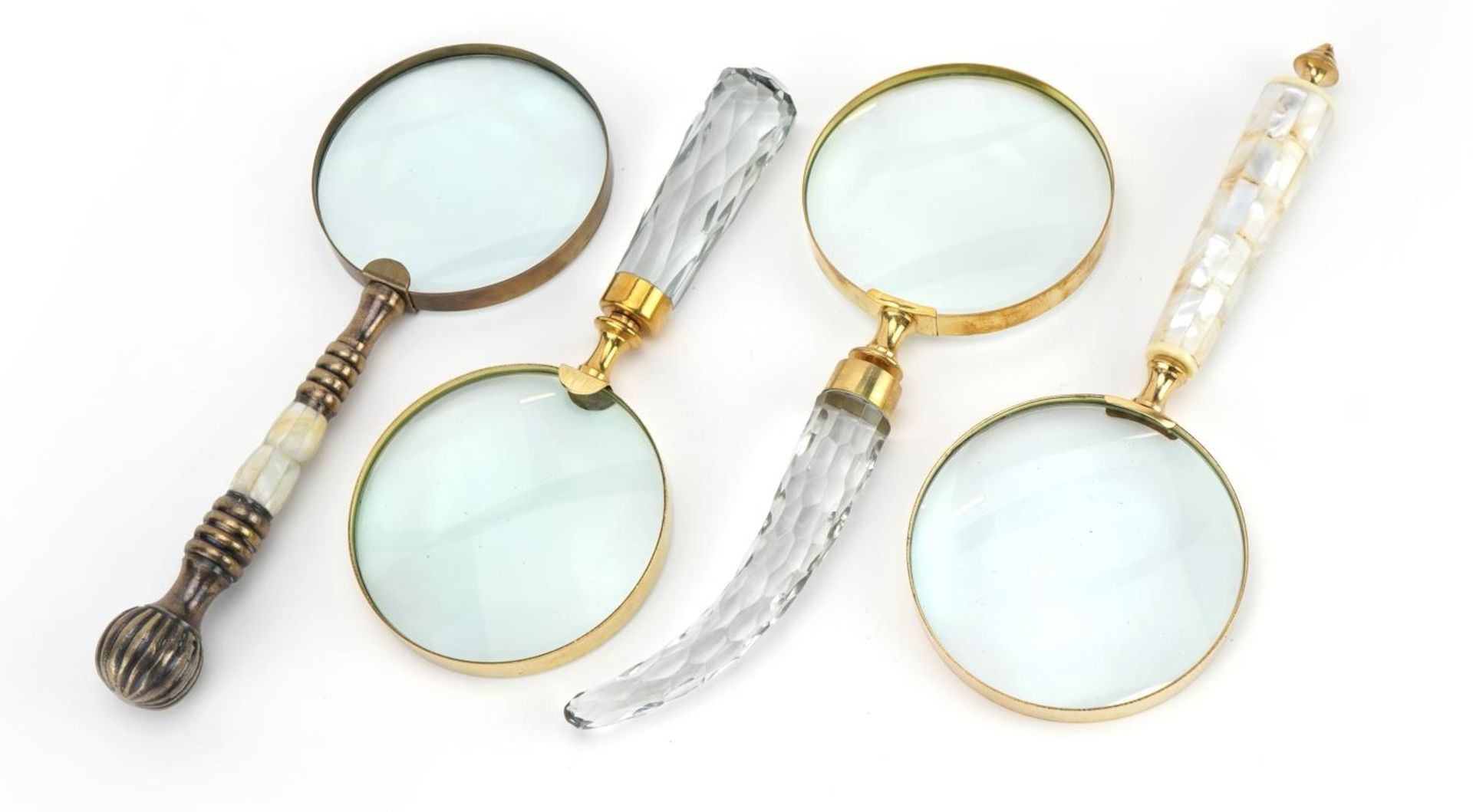 Three large magnifying glasses, two with mother of pearl handles, the largest 26cm in length - Bild 2 aus 2