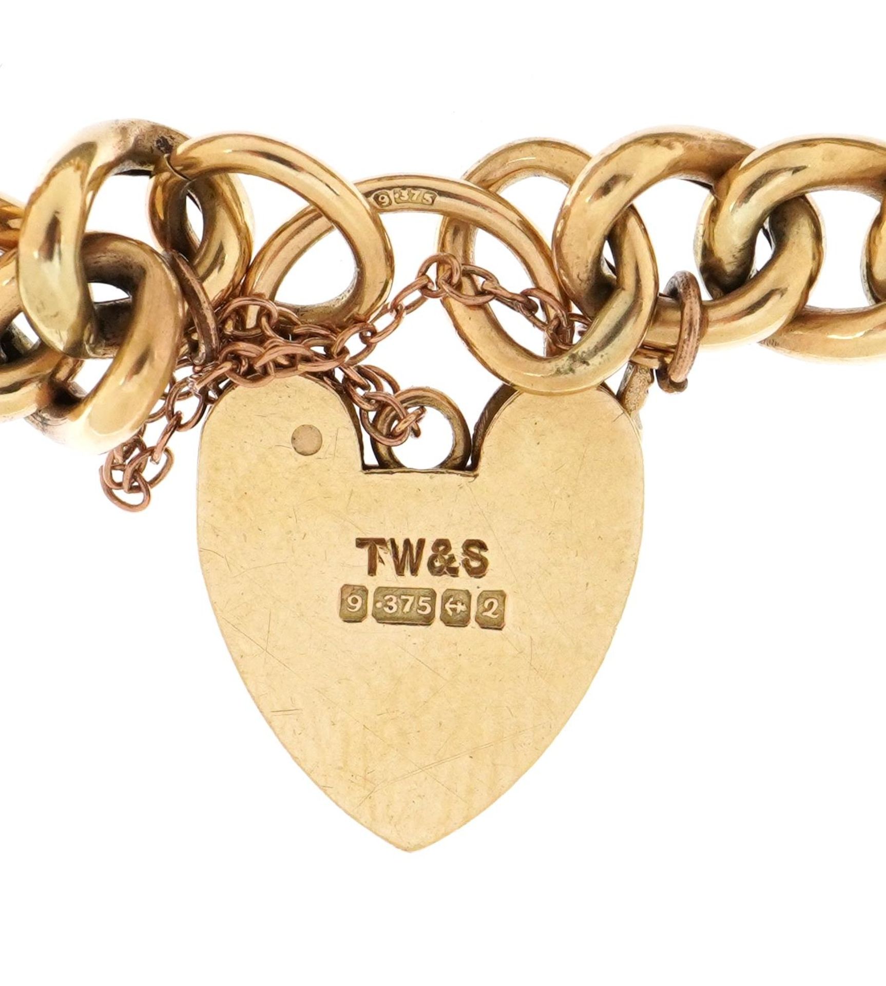 9ct gold charm bracelet with love heart padlock and three 9ct gold charms, total weight 14.5g - Image 3 of 3