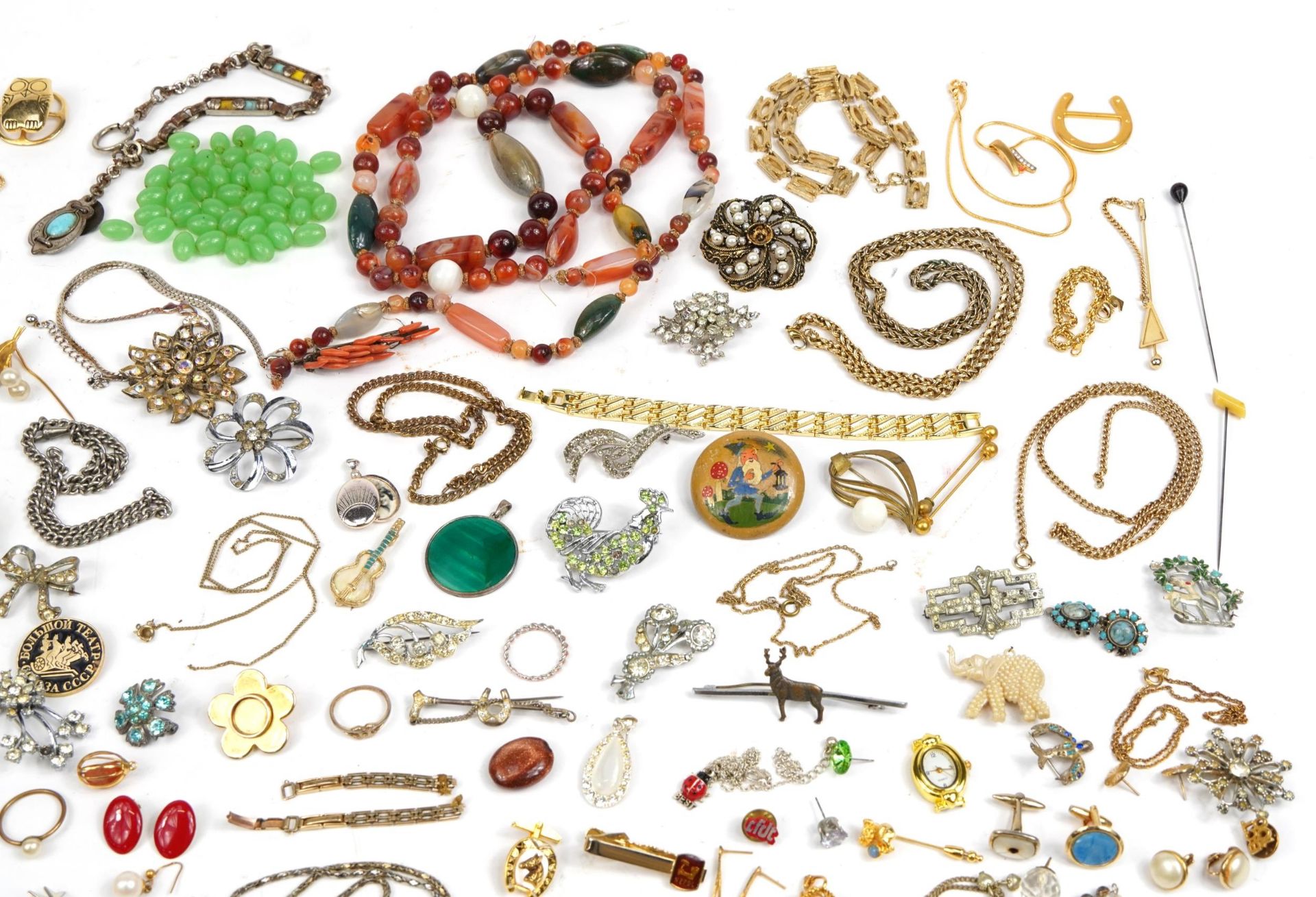 Vintage and later costume jewellery including brooches, necklaces, bracelets and earrings - Bild 3 aus 5