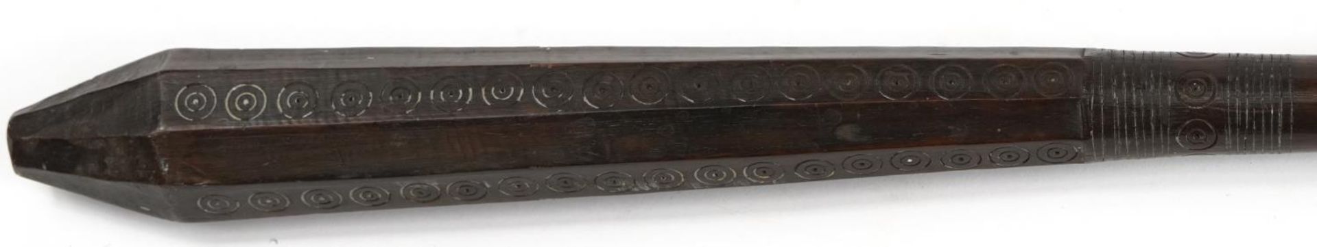 Tribal interest hardwood club, possibly Tongan, 137.5cm in length - Bild 4 aus 5