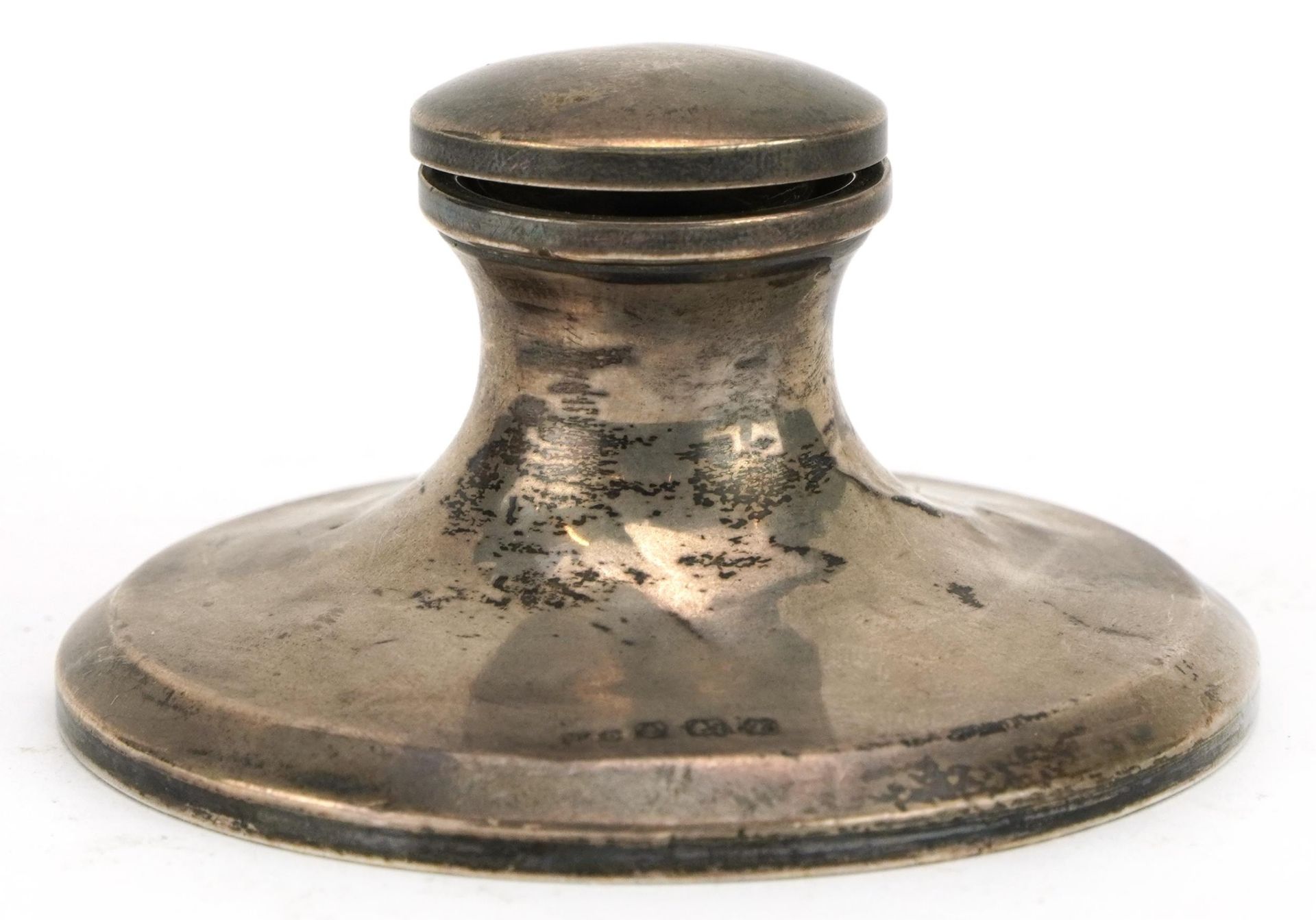 George V Silver capstan inkwell, indistinct maker's mark Birmingham 1924, 7.5cm in diameter, 74.5g