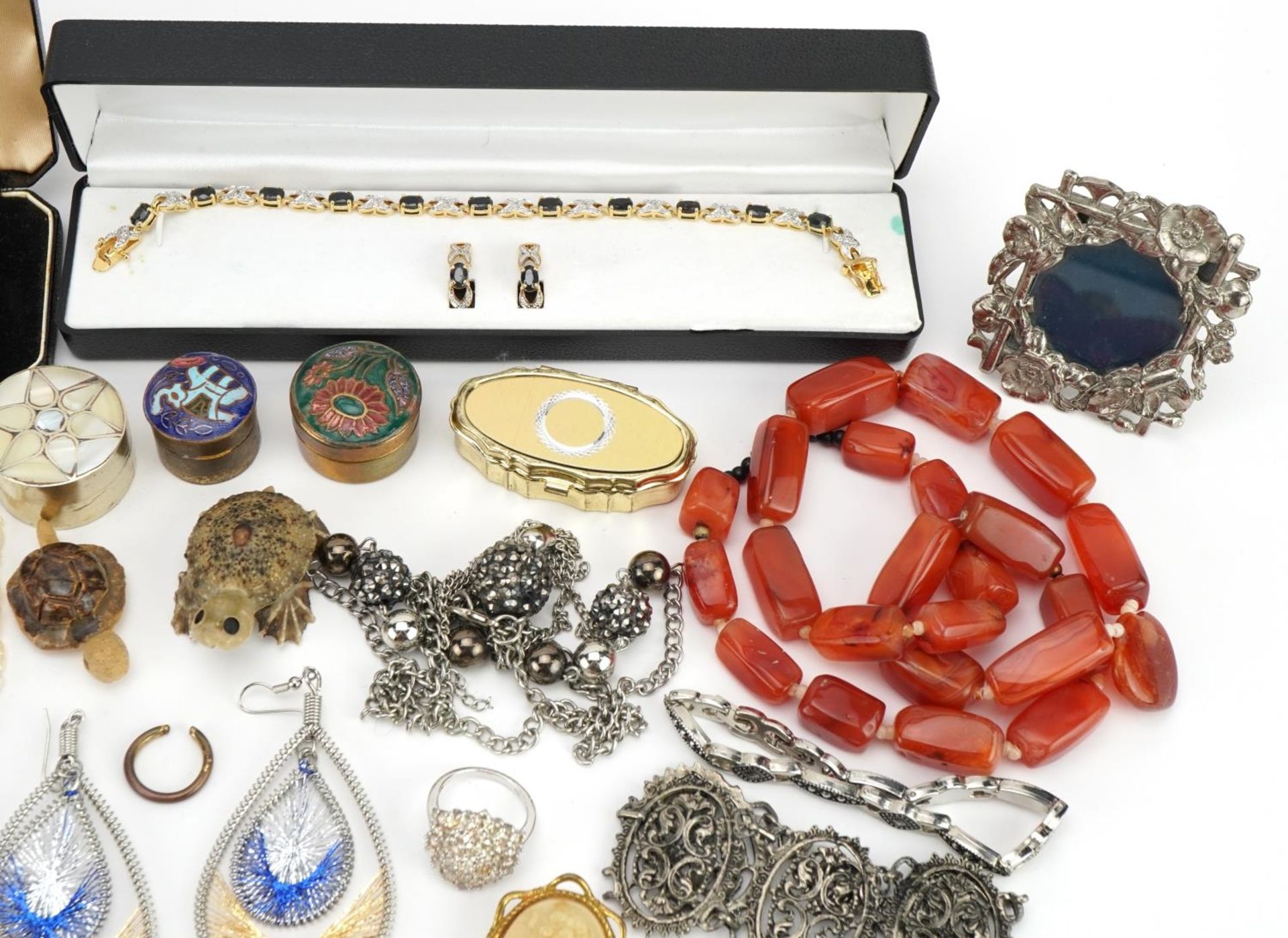 Vintage and later costume jewellery, some silver including necklaces, rings, brooches and bracelets - Image 3 of 5