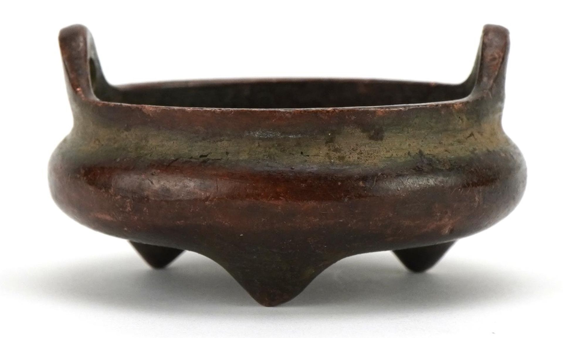 Miniature Chinese patinated bronze censer with twin handles raised on three feet, character marks to - Bild 2 aus 3