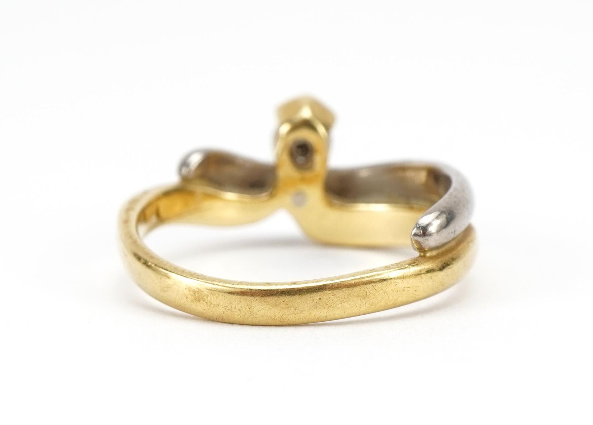 18ct two tone gold crossover ring set with a diamond, the diamond approximately 0.19 carat, size - Image 2 of 3