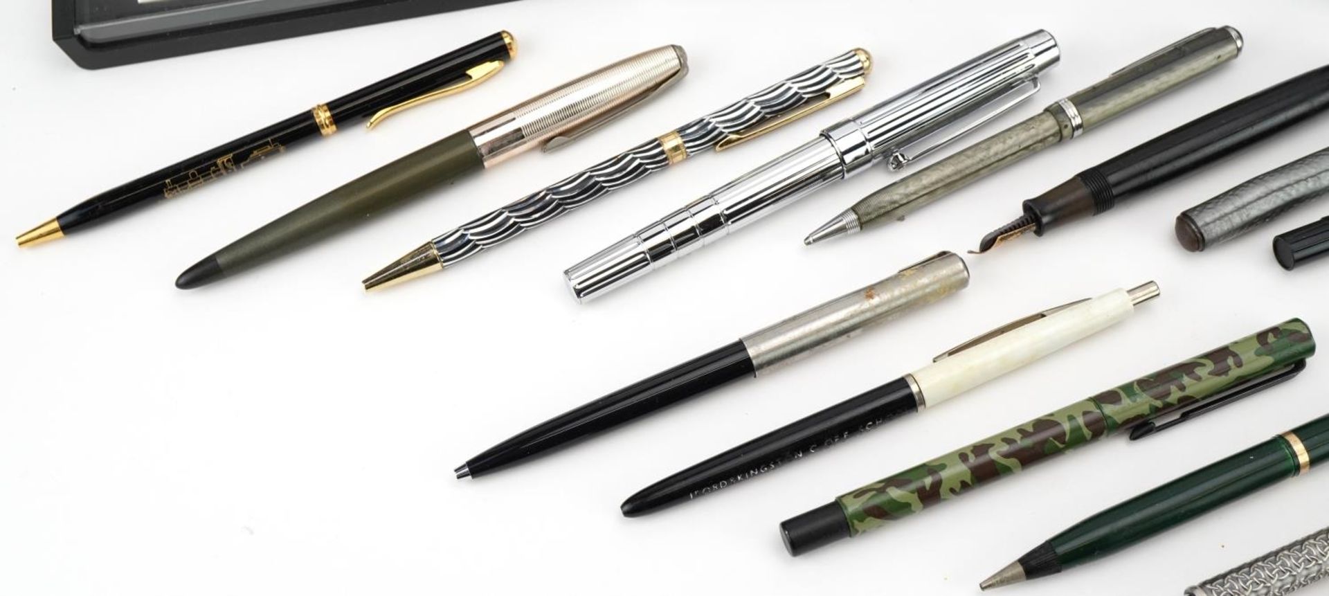 Vintage and later fountain pens and ballpoint pens including Parker and Sheaffer, one with 14ct gold - Bild 4 aus 6